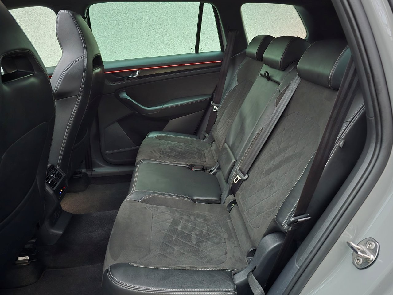 
								Škoda Kodiaq SUV 2020 full									
