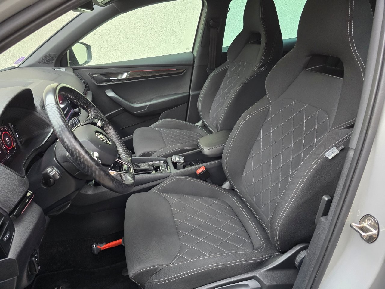 
								Škoda Karoq 1.5 TSI ACT Sportline DSG full									