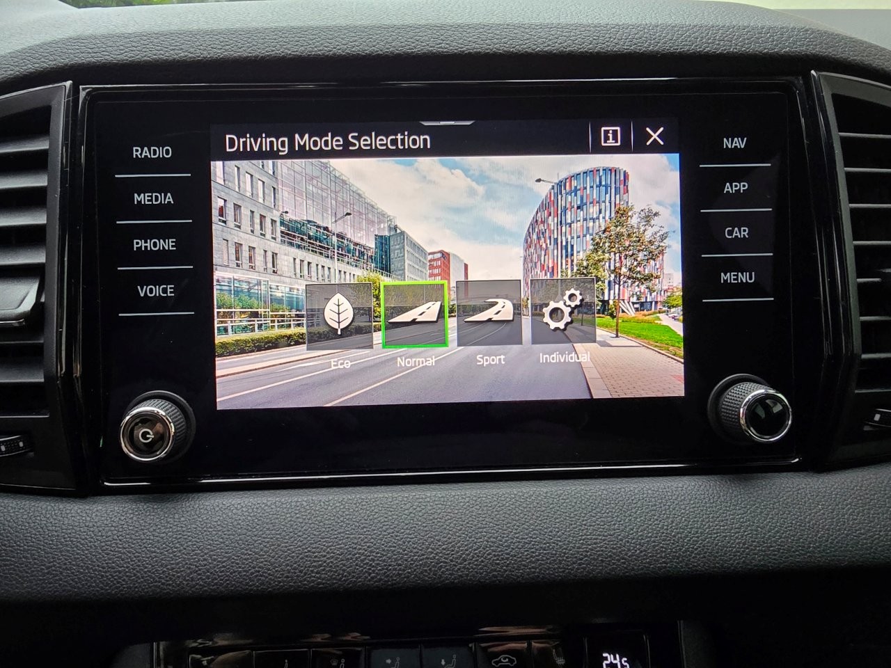 
								Škoda Karoq 1.5 TSI ACT Sportline DSG full									