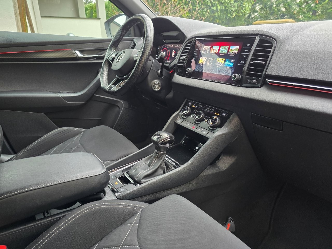 
								Škoda Karoq 1.5 TSI ACT Sportline DSG full									