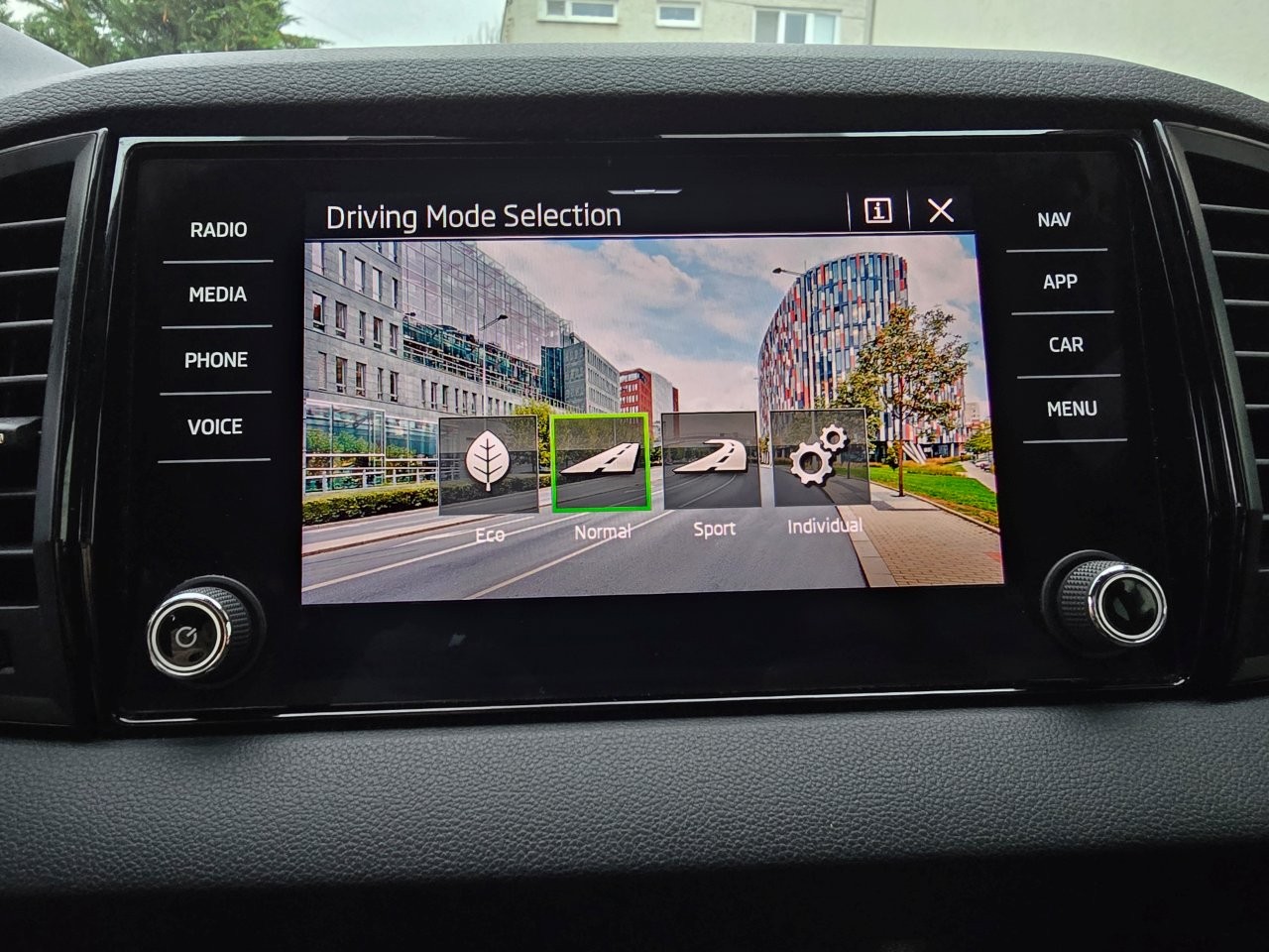 
								Škoda Karoq 1.5 TSI ACT Sportline DSG full									