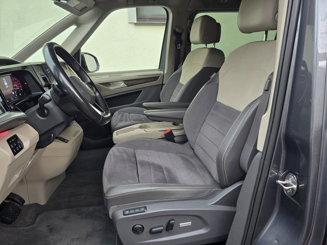 
								Volkswagen T7 Multivan Style PlugInHybrid full									