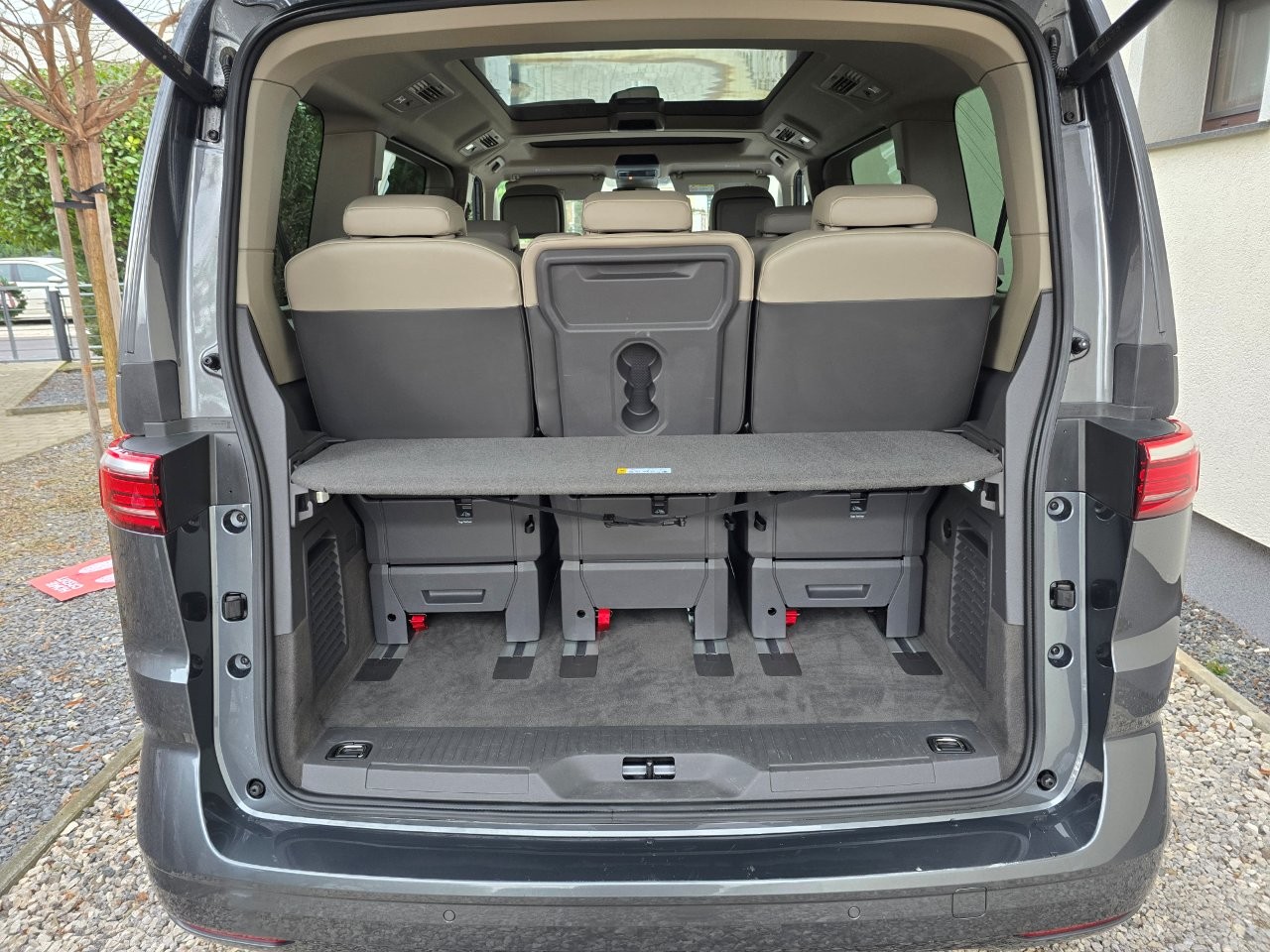
								Volkswagen T7 Multivan Style PlugInHybrid full									