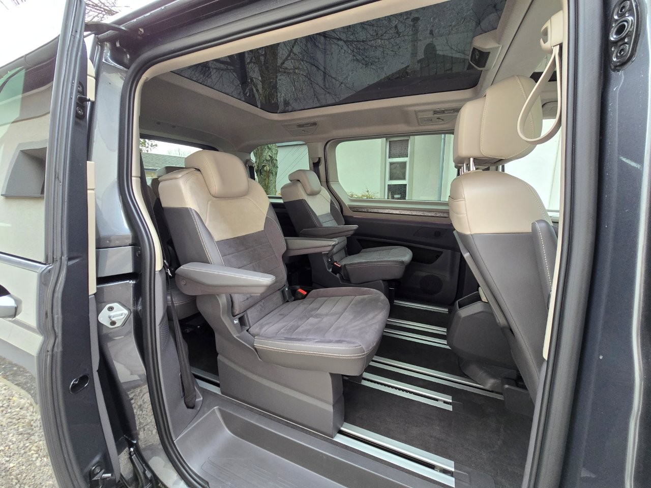 
								Volkswagen T7 Multivan Style PlugInHybrid full									
