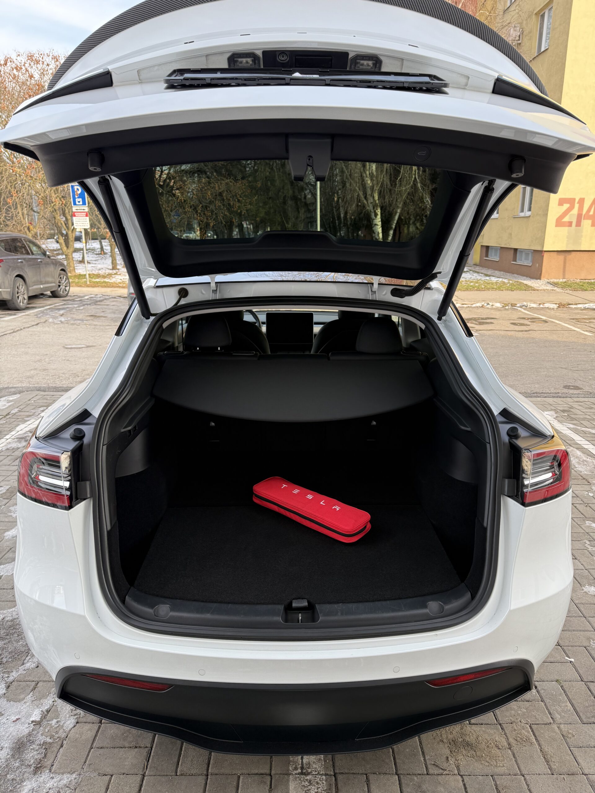 
								💥💣TESLA Y Black Packet FACELIFT82Kwh,LR,DUAL M.4×4, full									