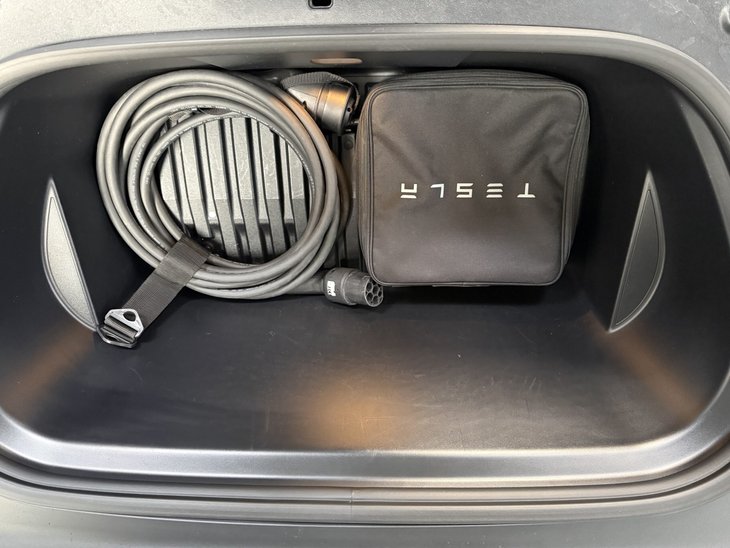 
								💥💣TESLA Y Black Packet FACELIFT82Kwh,LR,DUAL M.4×4, full									