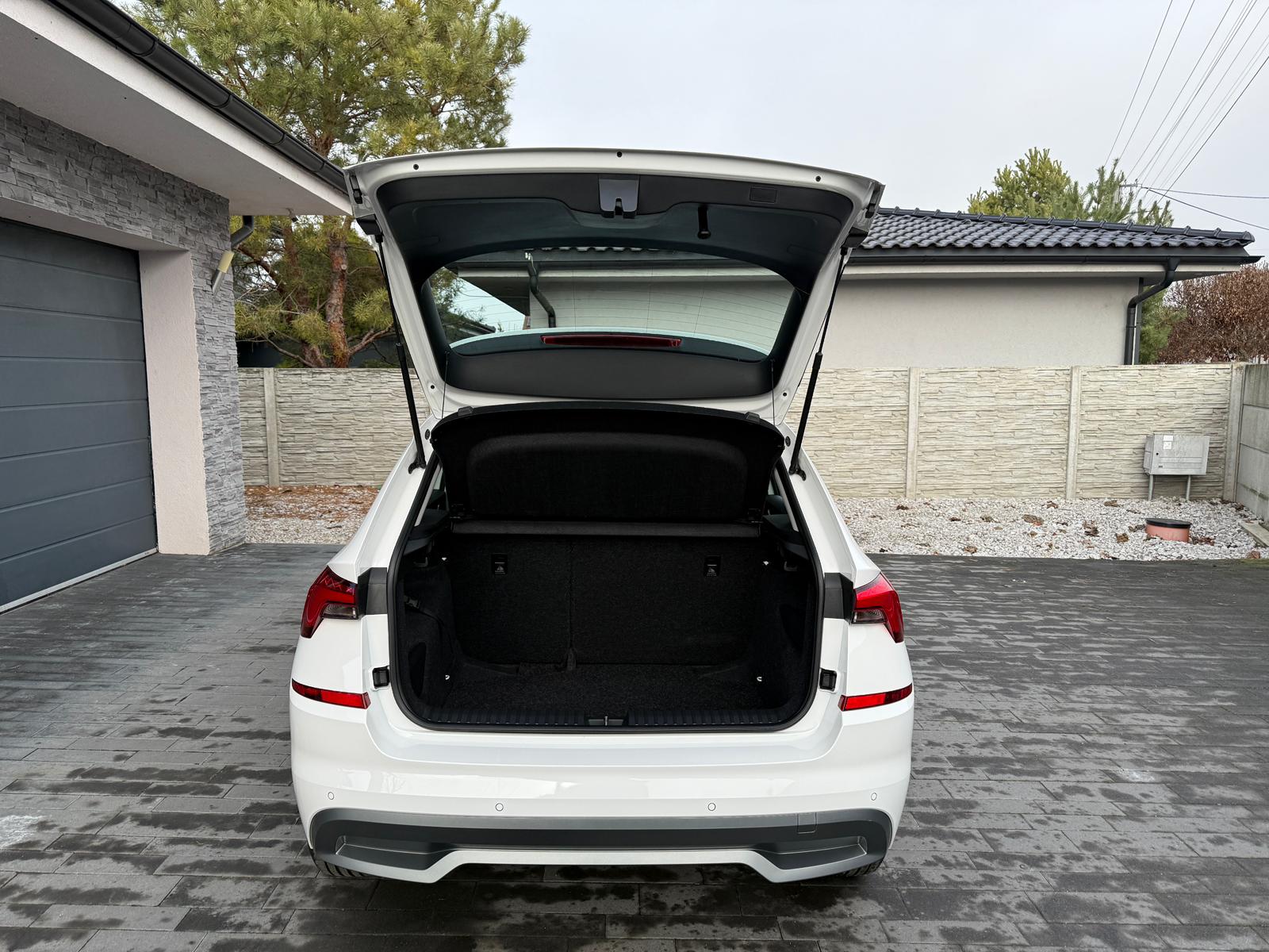 
								Škoda Kamiq 1.0 TSI Active full									