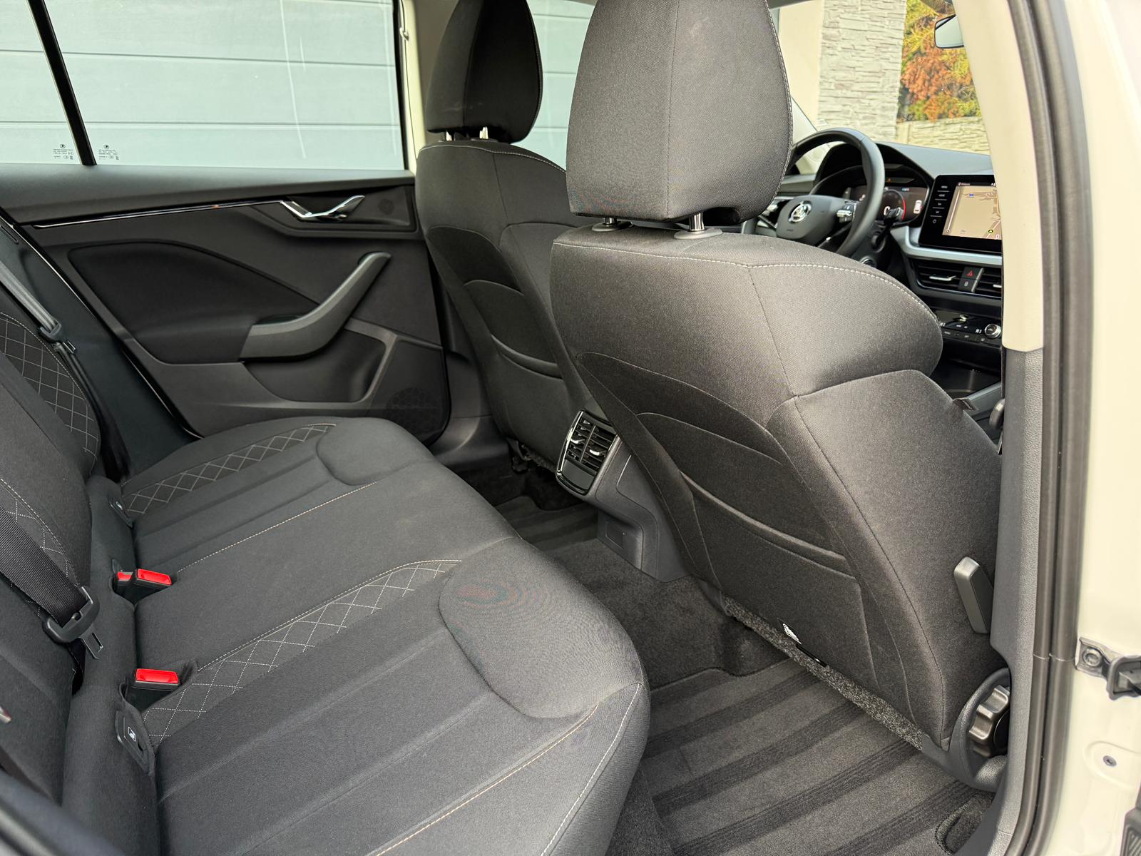 
								Škoda Kamiq 1.0 TSI Active full									