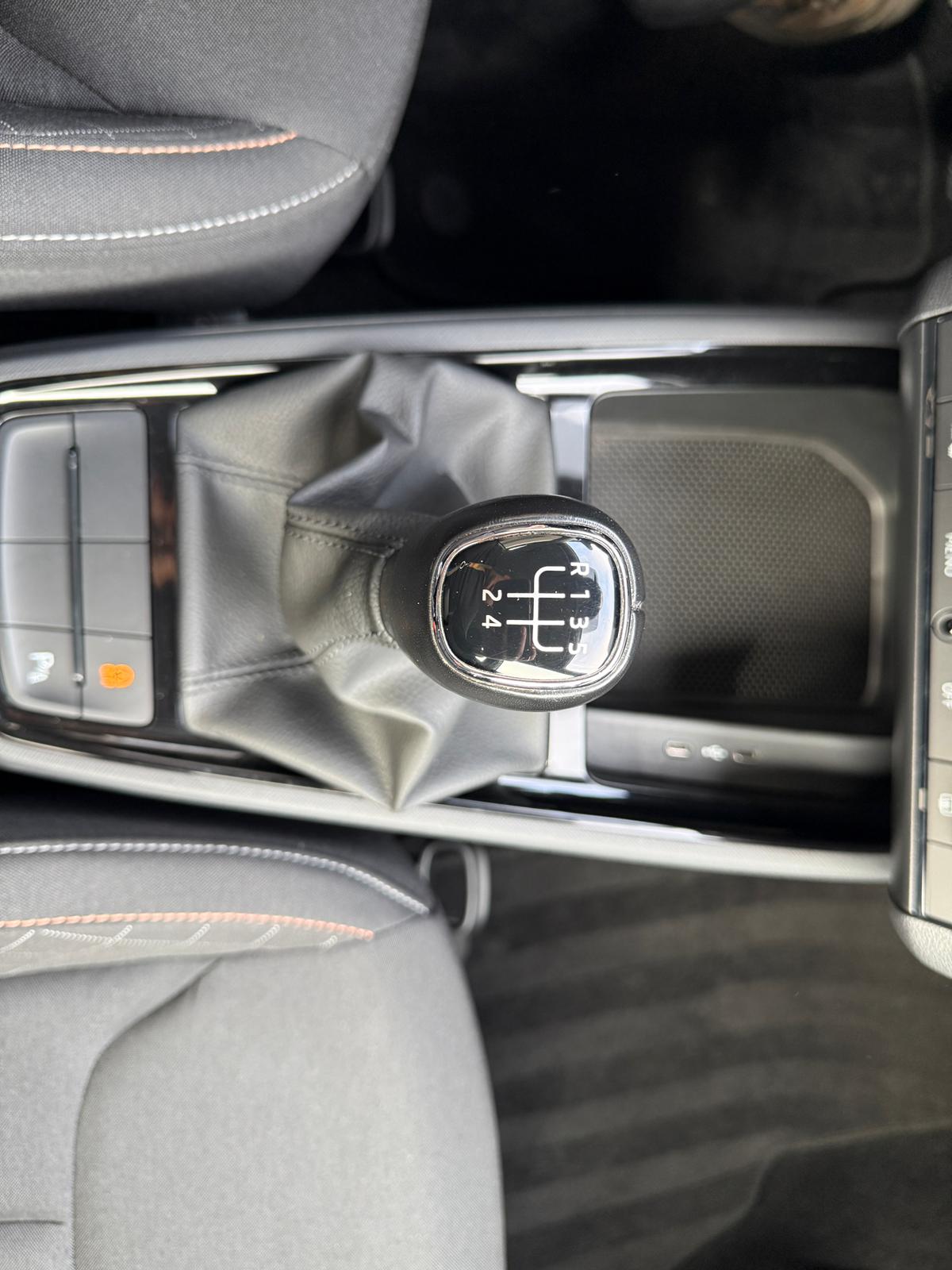 
								Škoda Kamiq 1.0 TSI Active full									