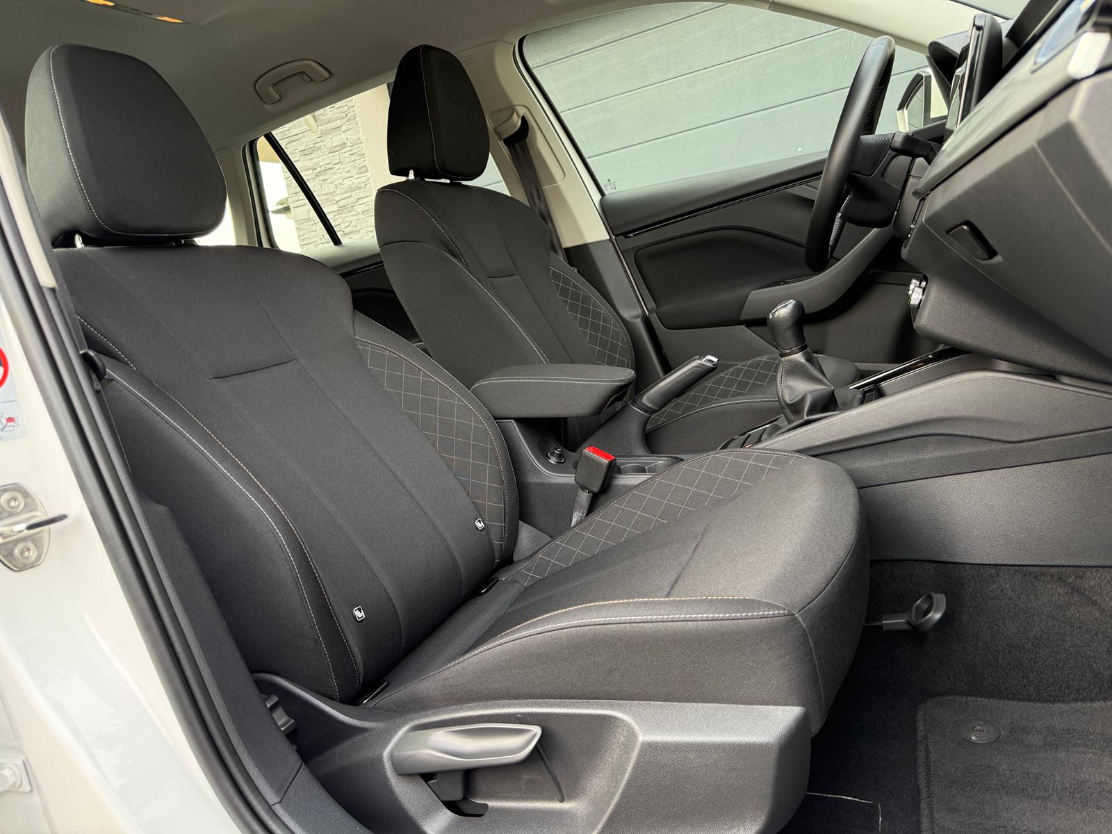 
								Škoda Kamiq 1.0 TSI Active full									
