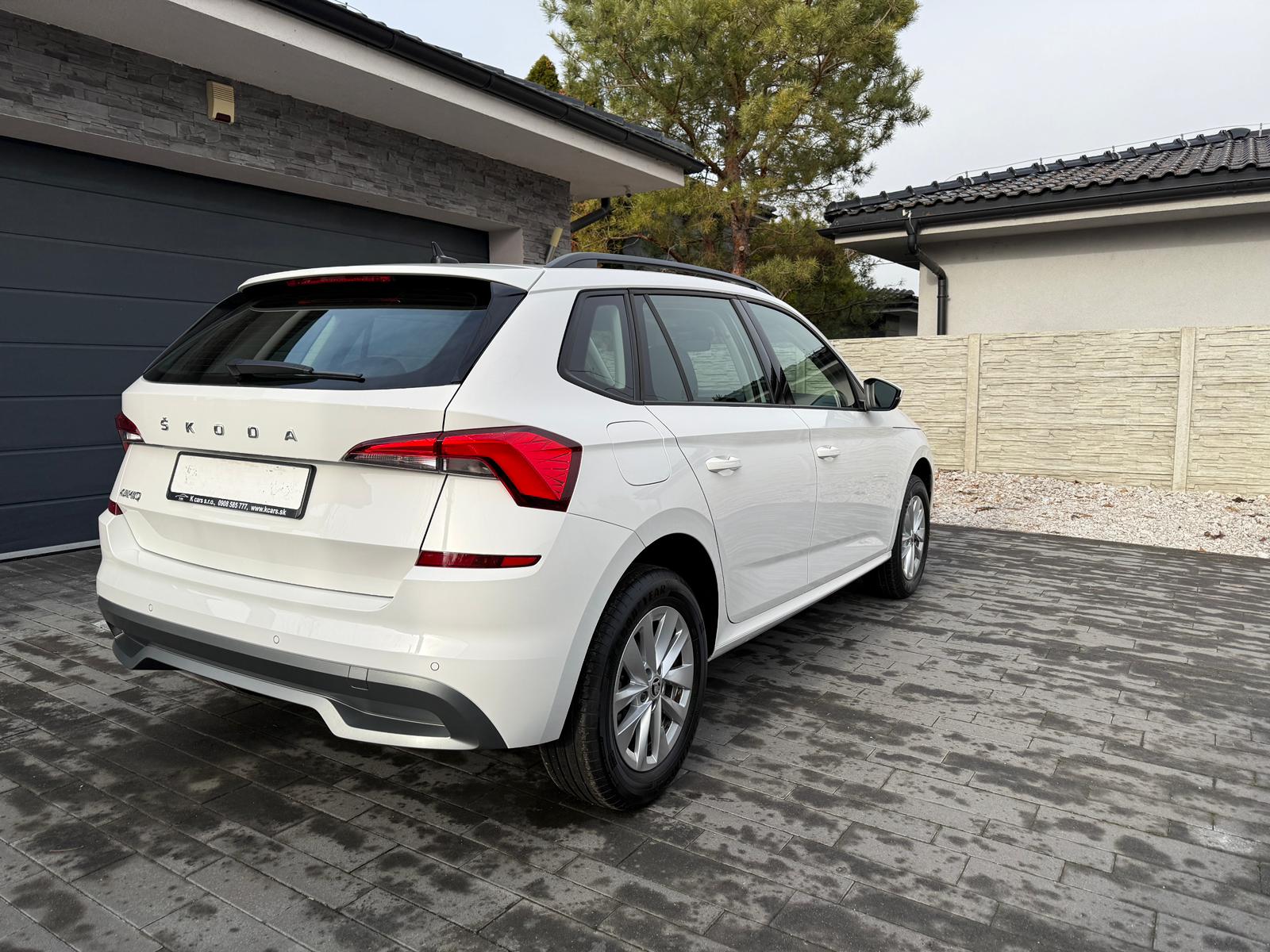 
								Škoda Kamiq 1.0 TSI Active full									