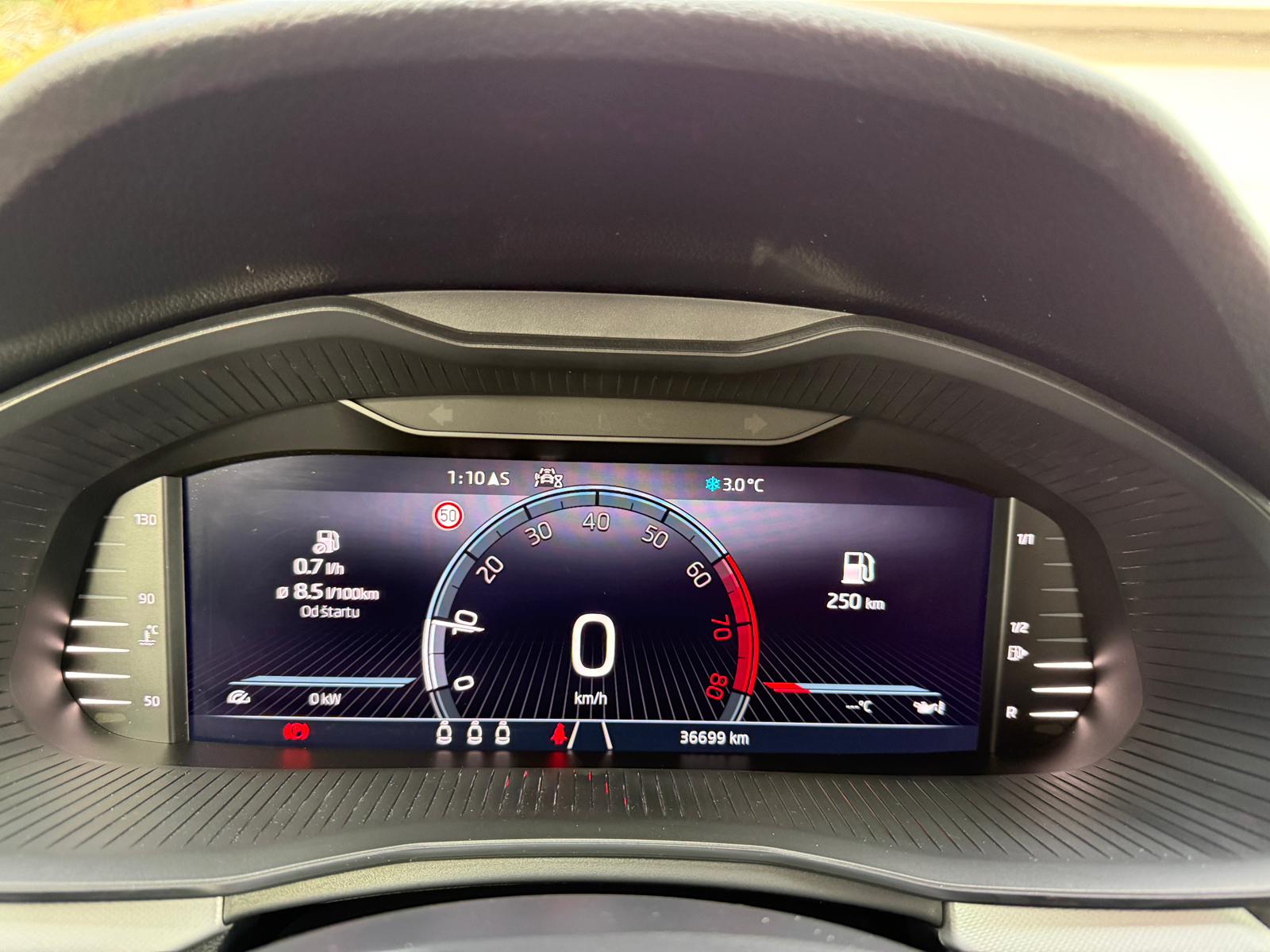 
								Škoda Kamiq 1.0 TSI Active full									
