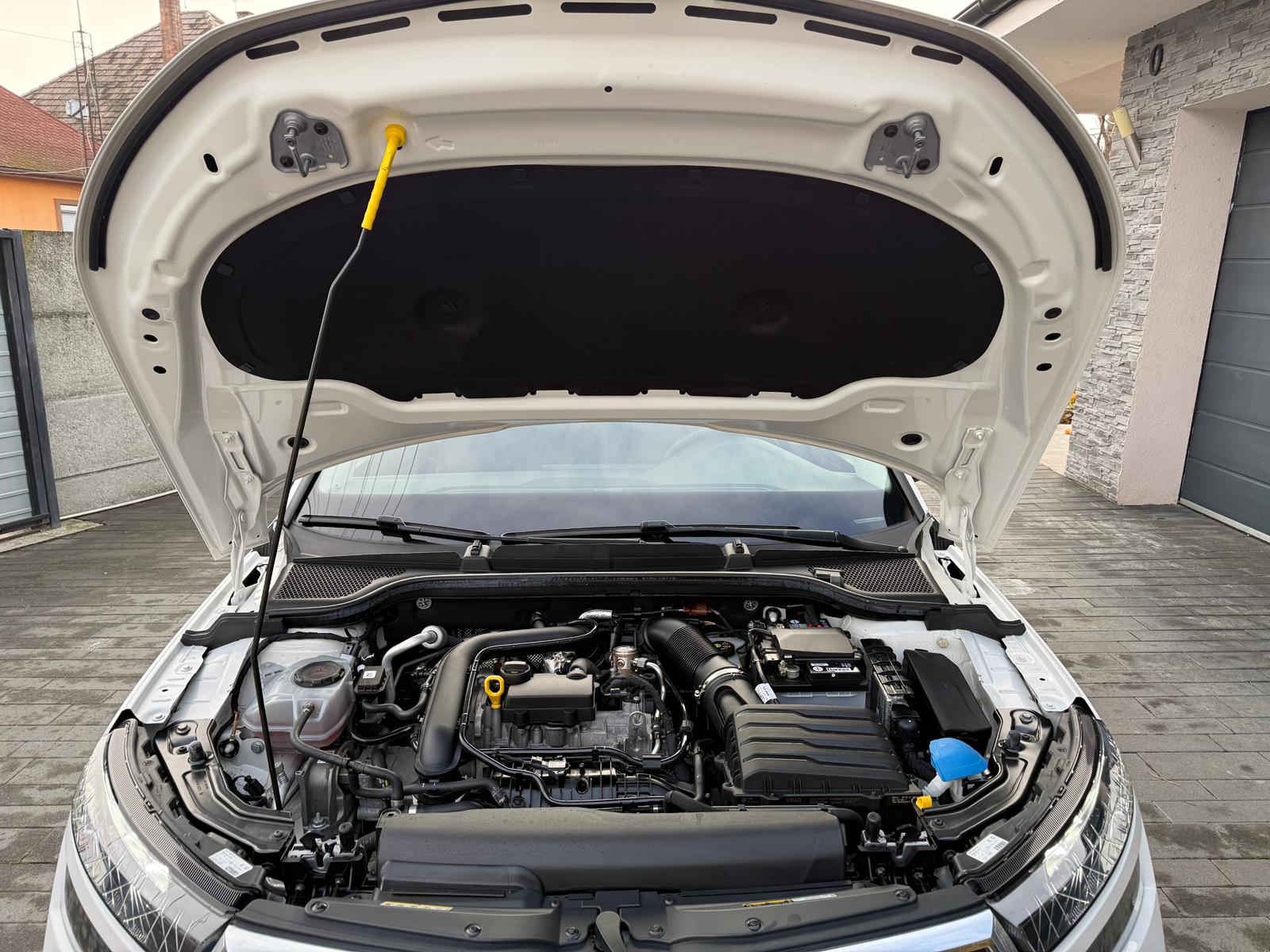 
								Škoda Kamiq 1.0 TSI Active full									