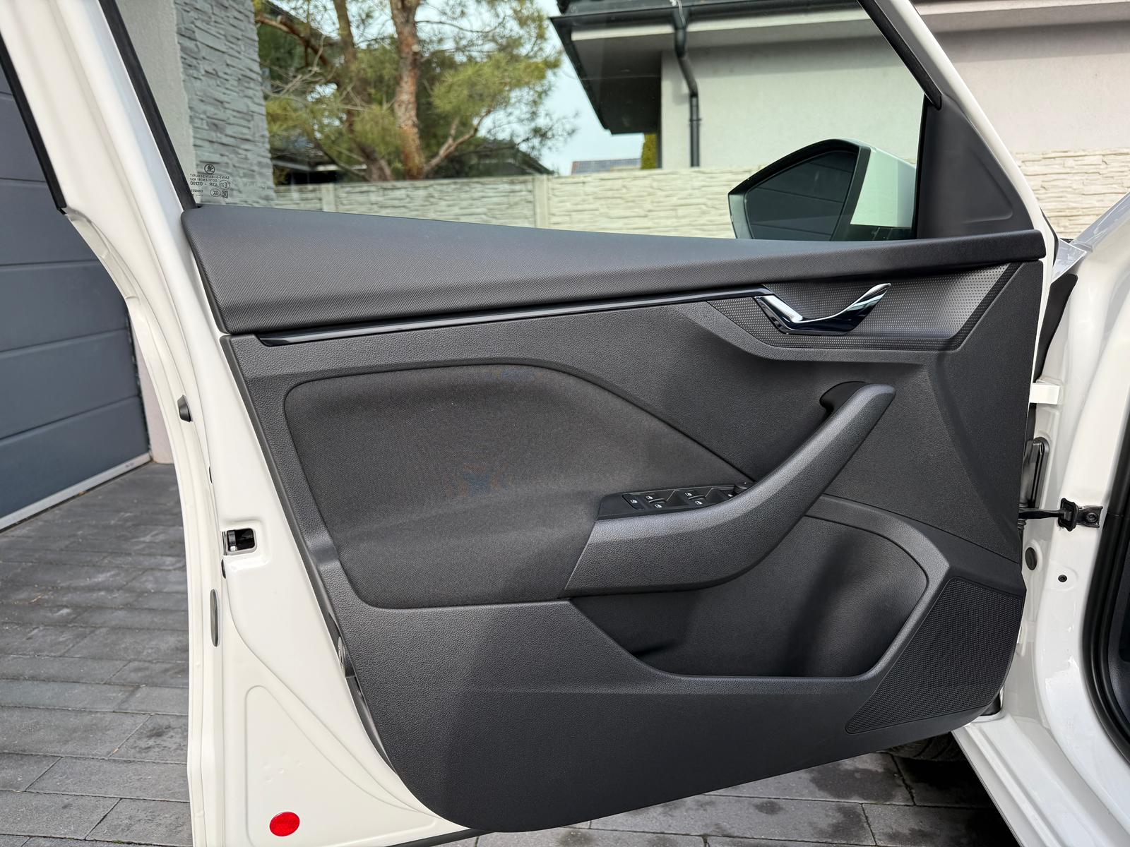 
								Škoda Kamiq 1.0 TSI Active full									