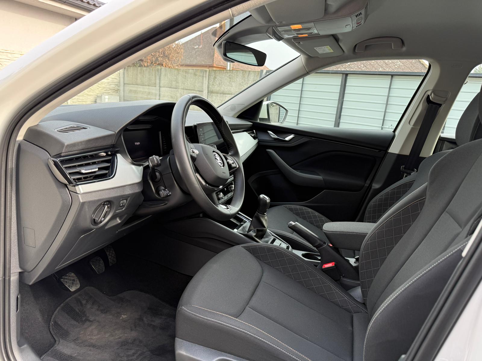 
								Škoda Kamiq 1.0 TSI Active full									