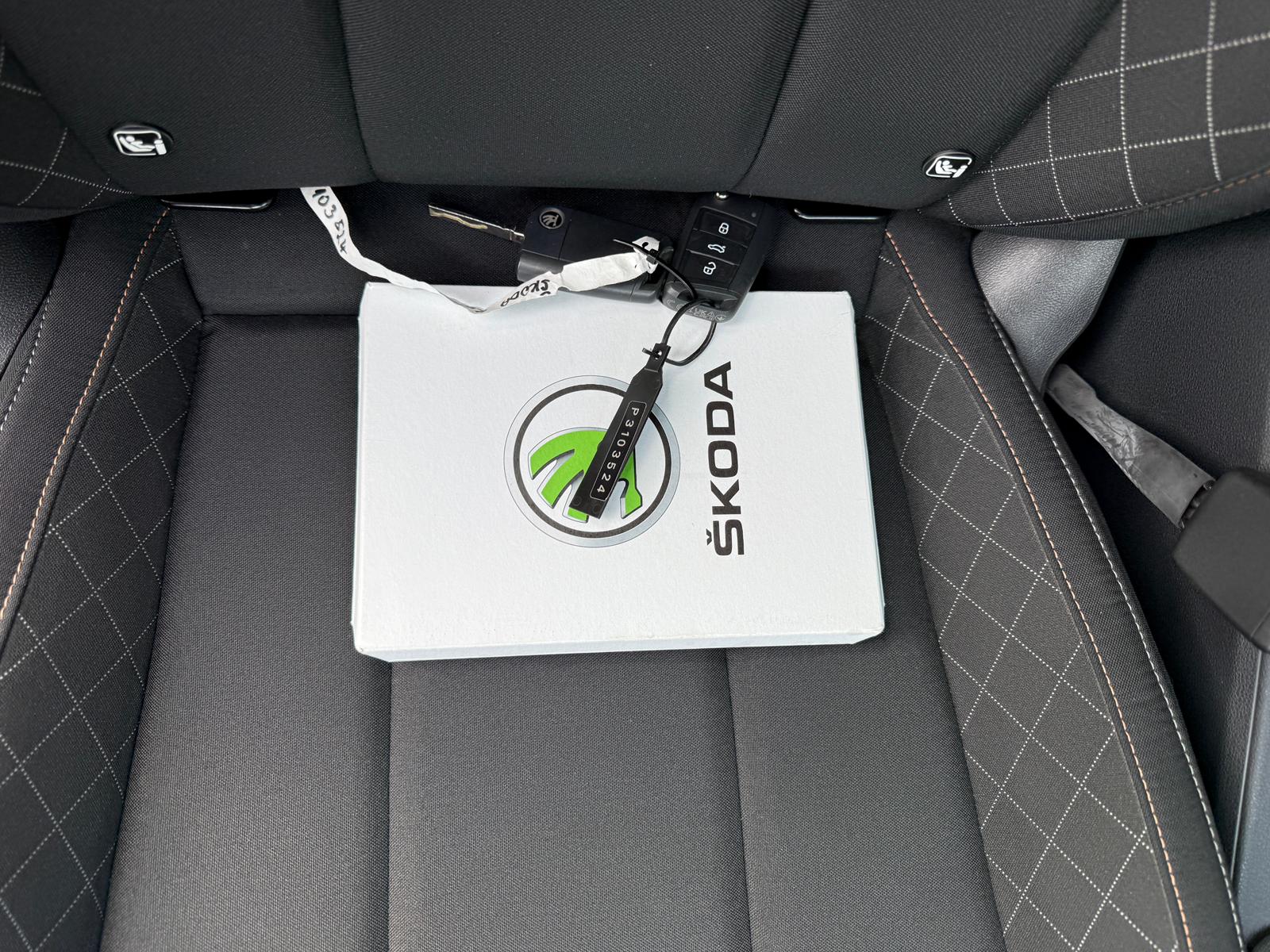 
								Škoda Kamiq 1.0 TSI Active full									