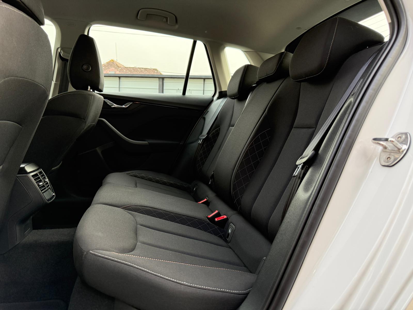 
								Škoda Kamiq 1.0 TSI Active full									