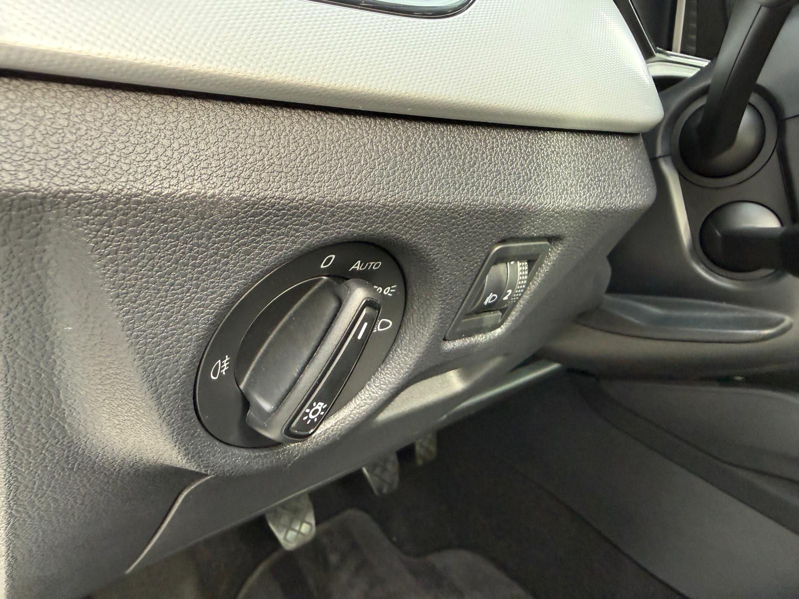 
								Škoda Kamiq 1.0 TSI Active full									