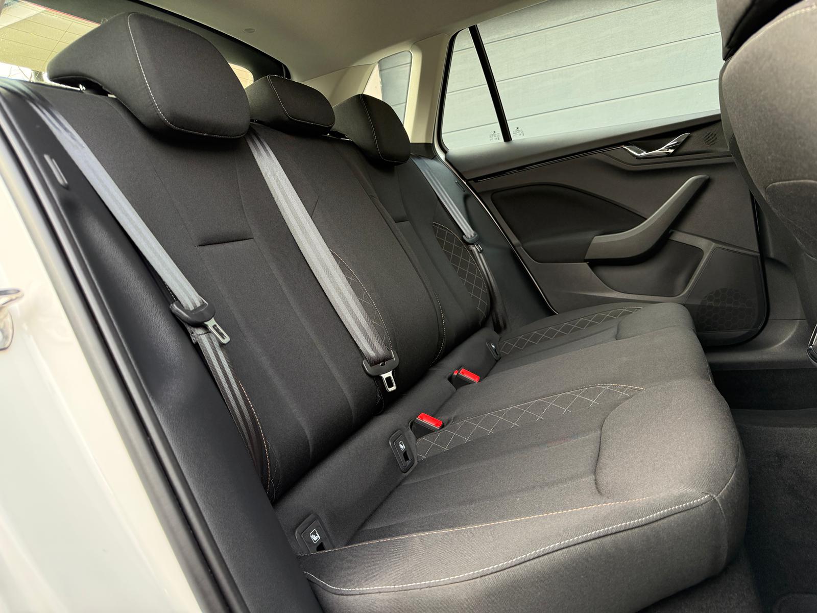 
								Škoda Kamiq 1.0 TSI Active full									