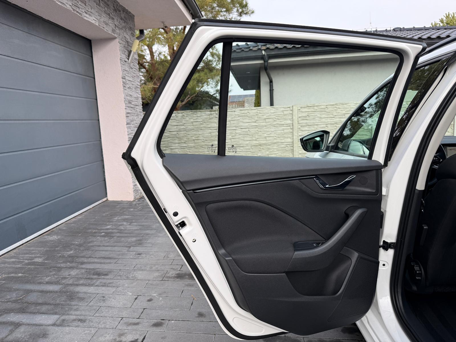 
								Škoda Kamiq 1.0 TSI Active full									