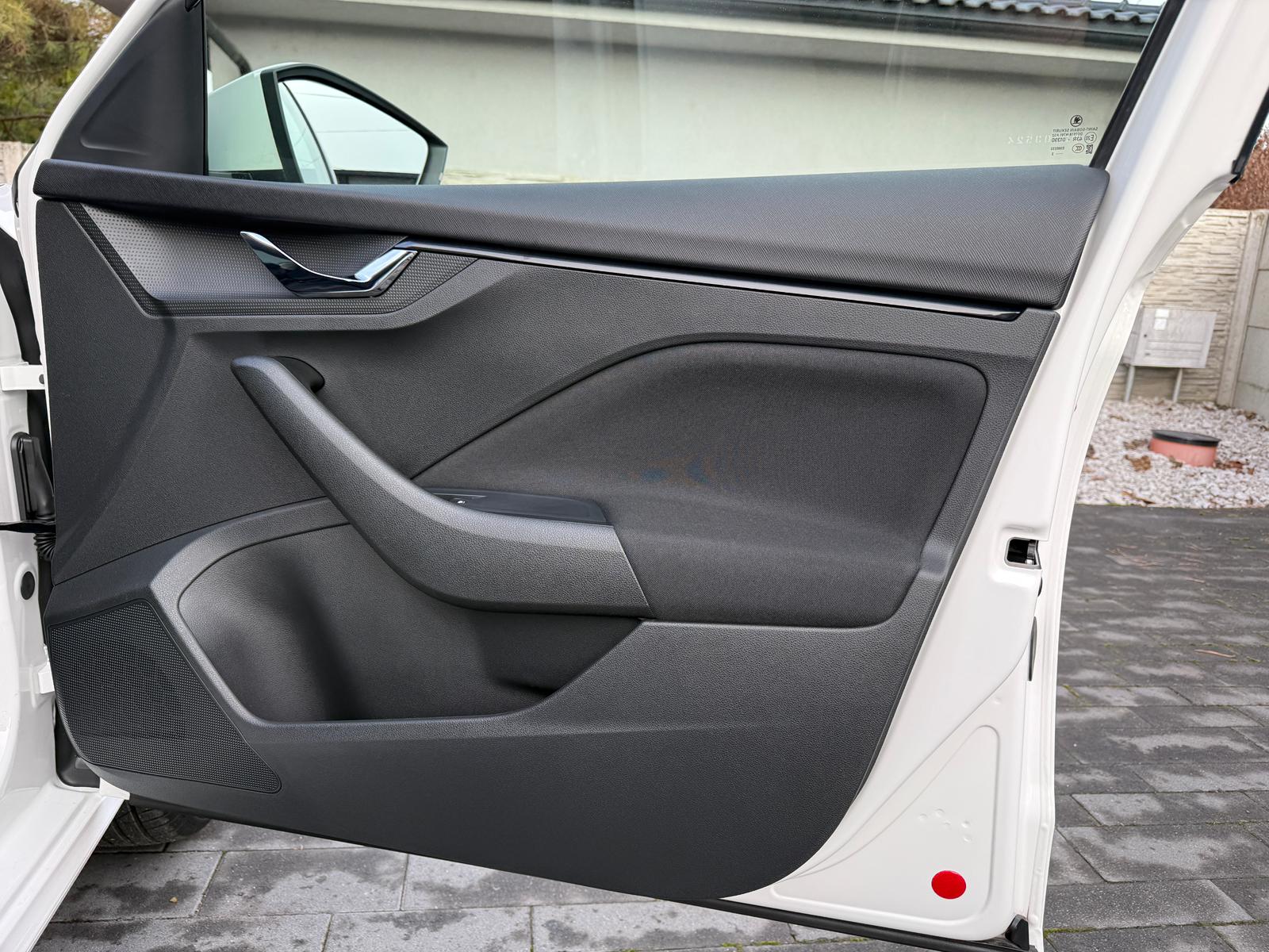 
								Škoda Kamiq 1.0 TSI Active full									