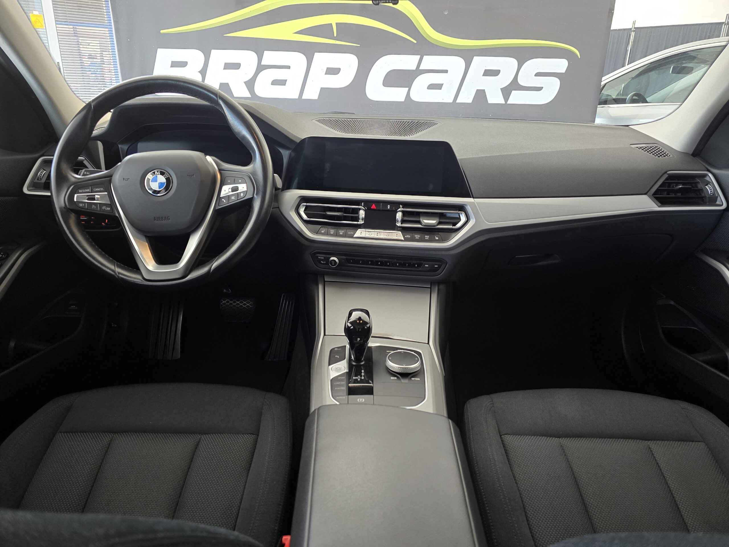 
								BMW Rad 3 Touring 318d mHEV A/T full									