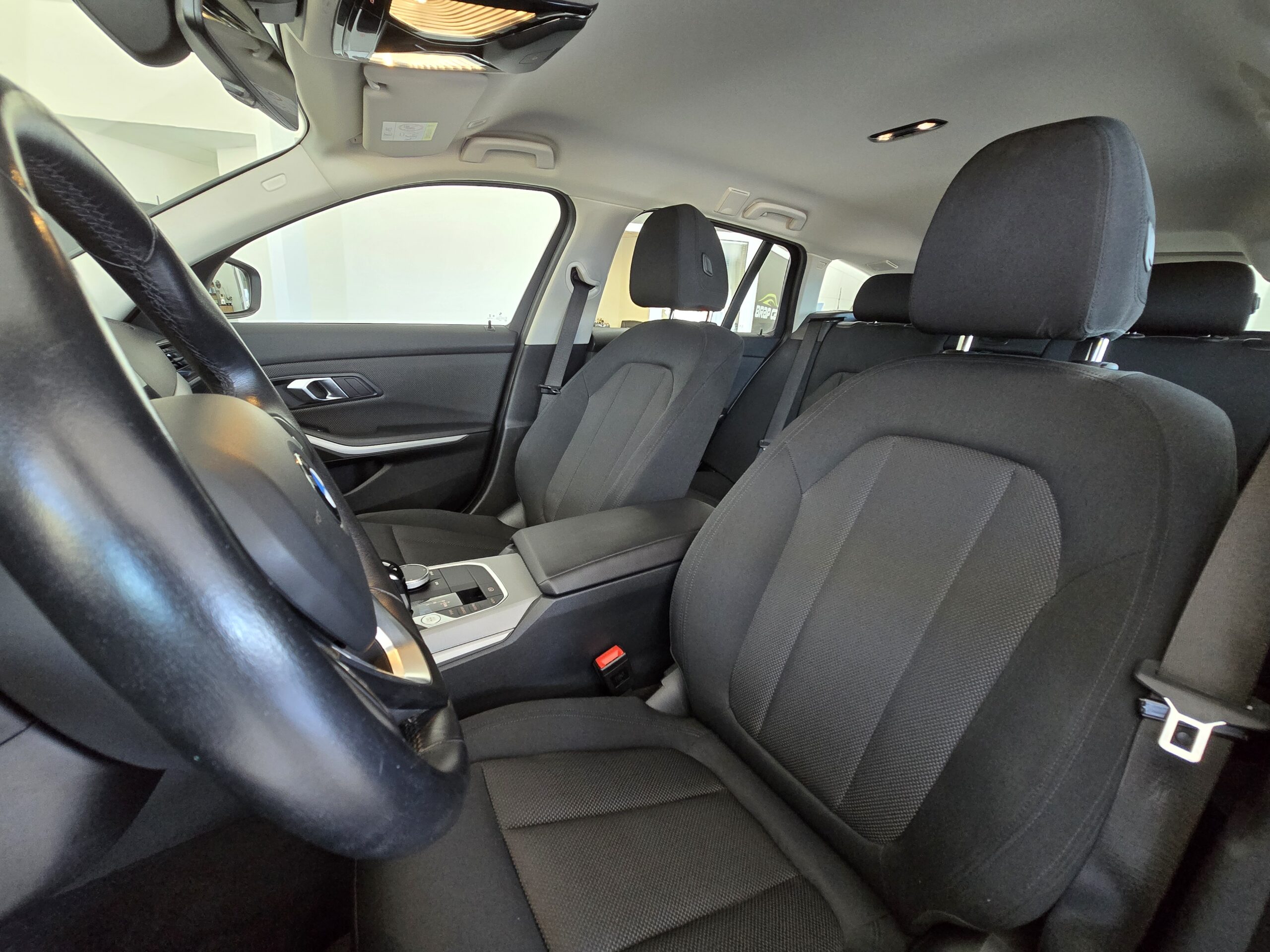 
								BMW Rad 3 Touring 318d mHEV A/T full									
