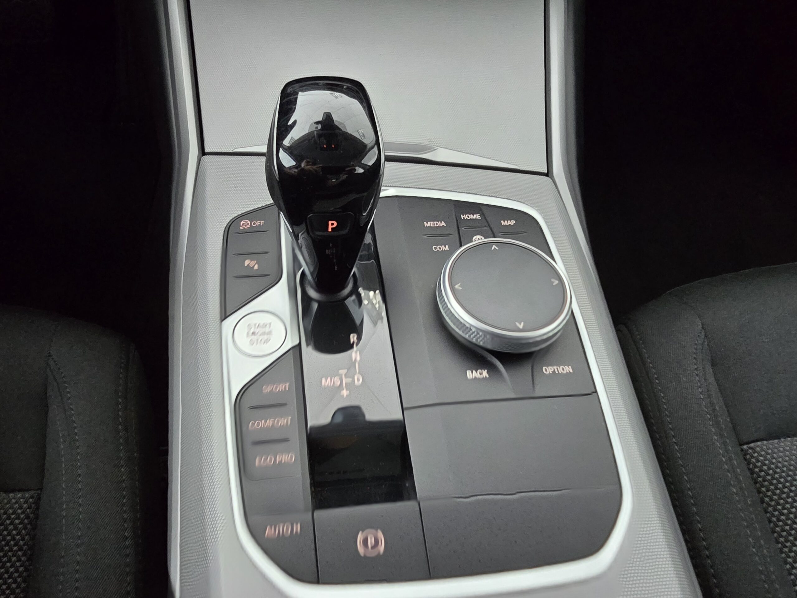 
								BMW Rad 3 Touring 318d mHEV A/T full									