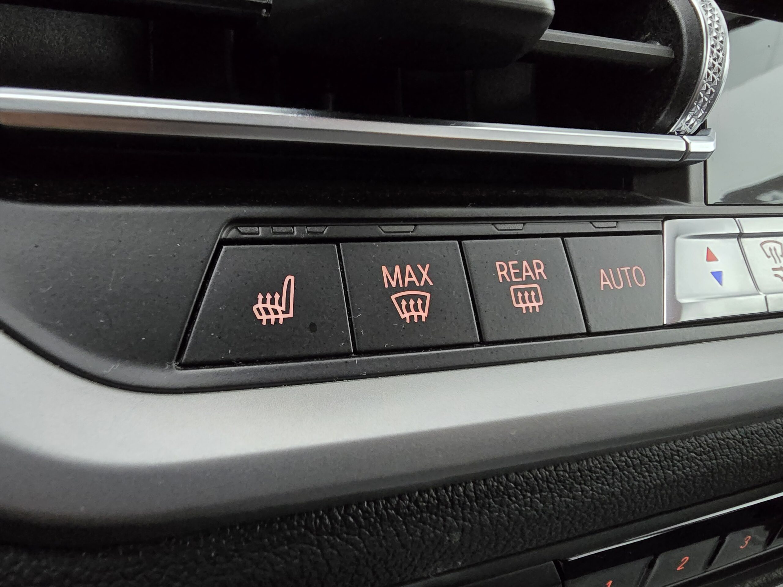 
								BMW Rad 3 Touring 318d mHEV A/T full									