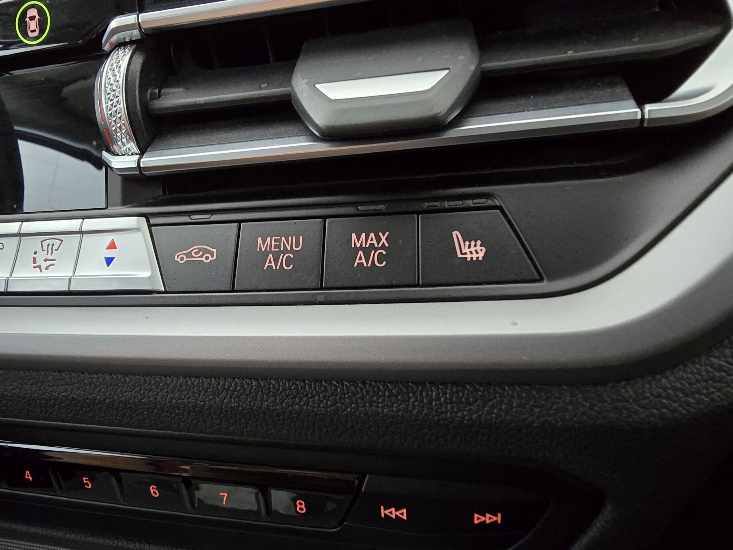 
								BMW Rad 3 Touring 318d mHEV A/T full									