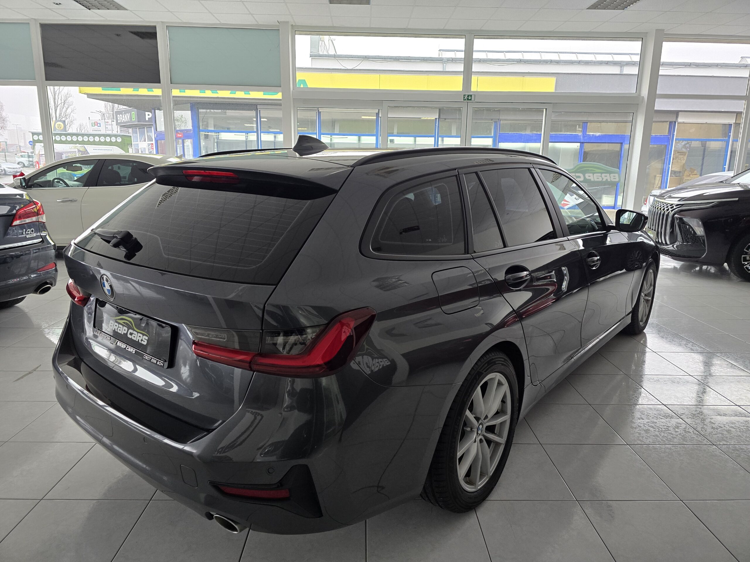 
								BMW Rad 3 Touring 318d mHEV A/T full									