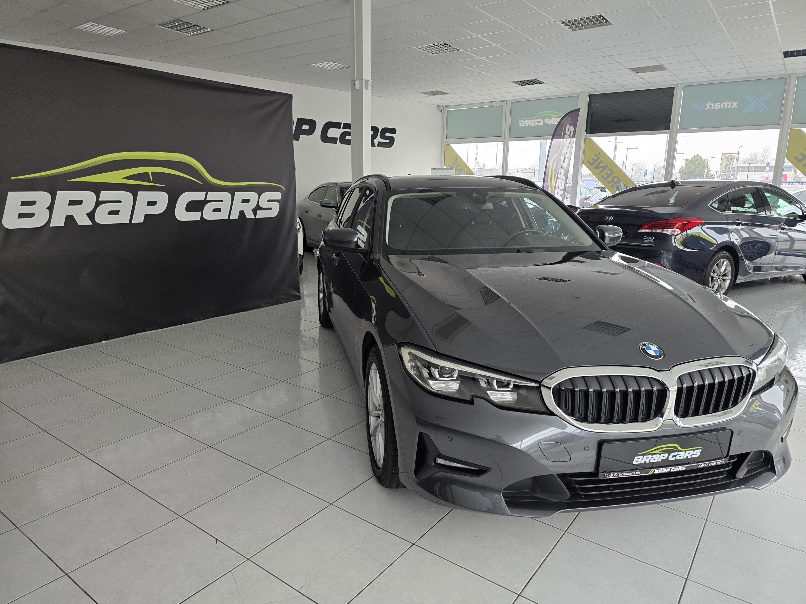 
								BMW Rad 3 Touring 318d mHEV A/T full									