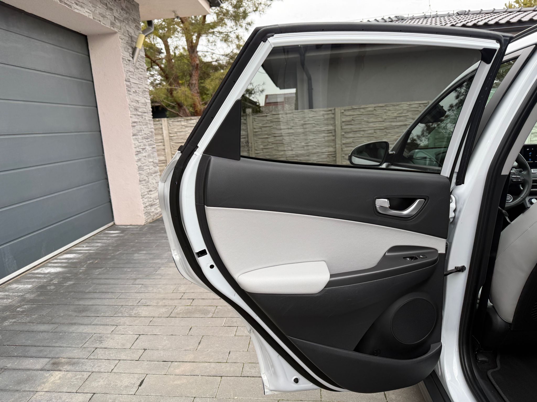 
								Hyundai Kona Electric 150 full									