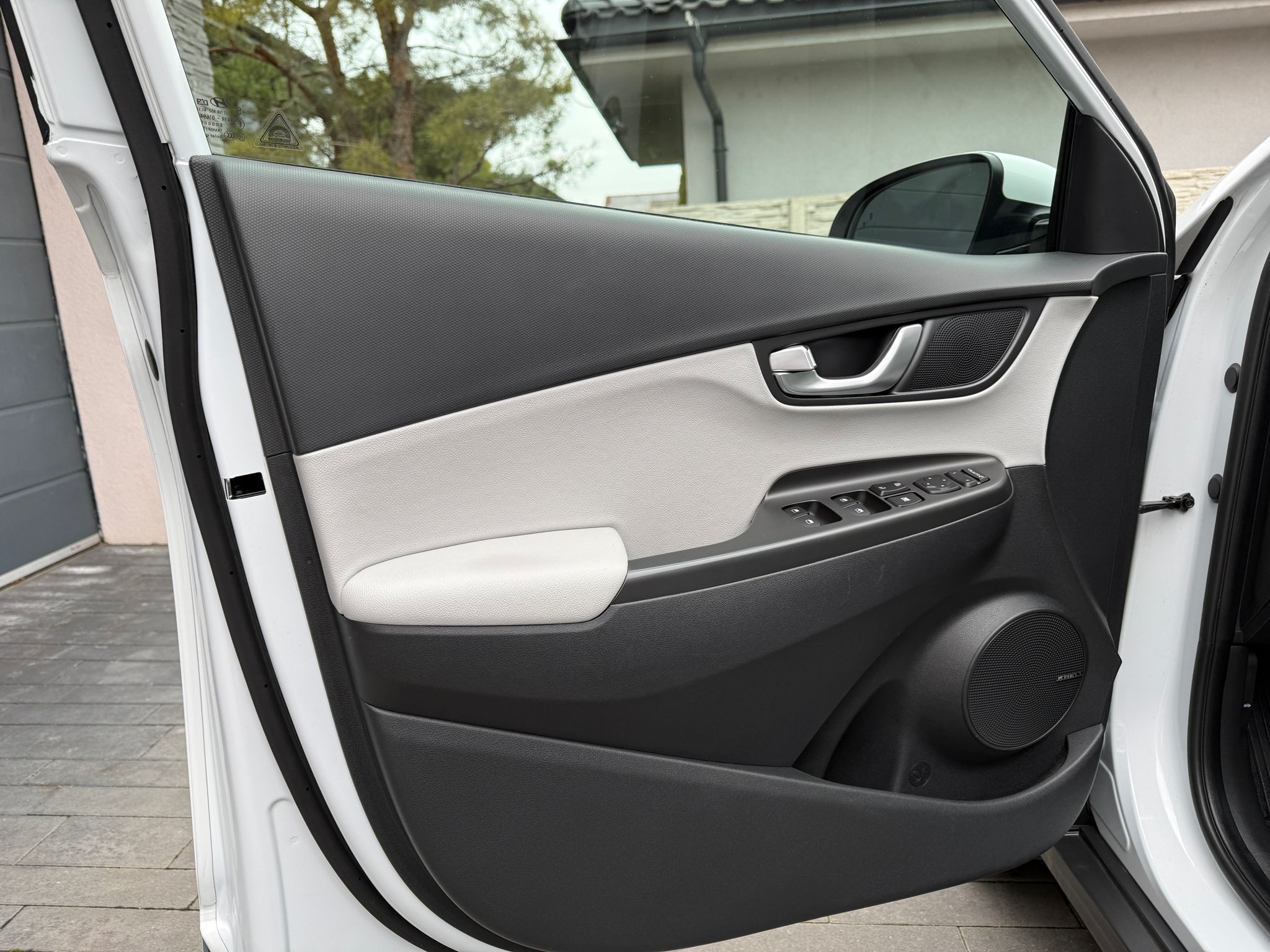 
								Hyundai Kona Electric 150 full									