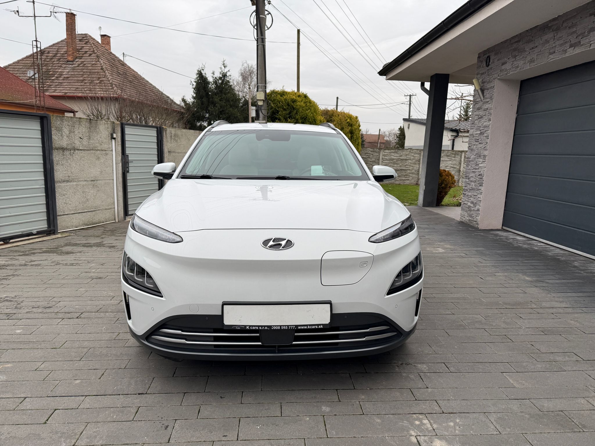 
								Hyundai Kona Electric 150 full									