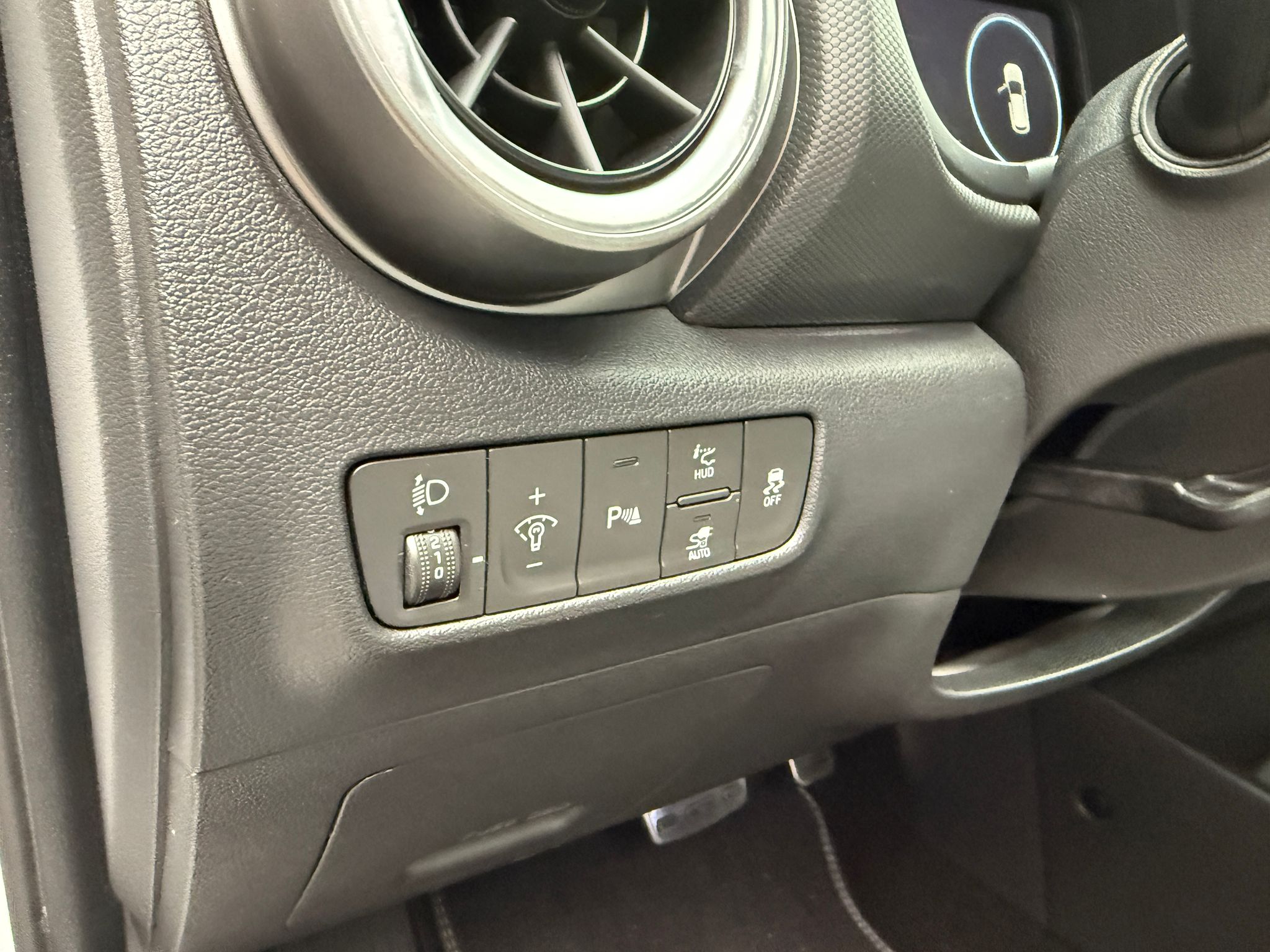 
								Hyundai Kona Electric 150 full									