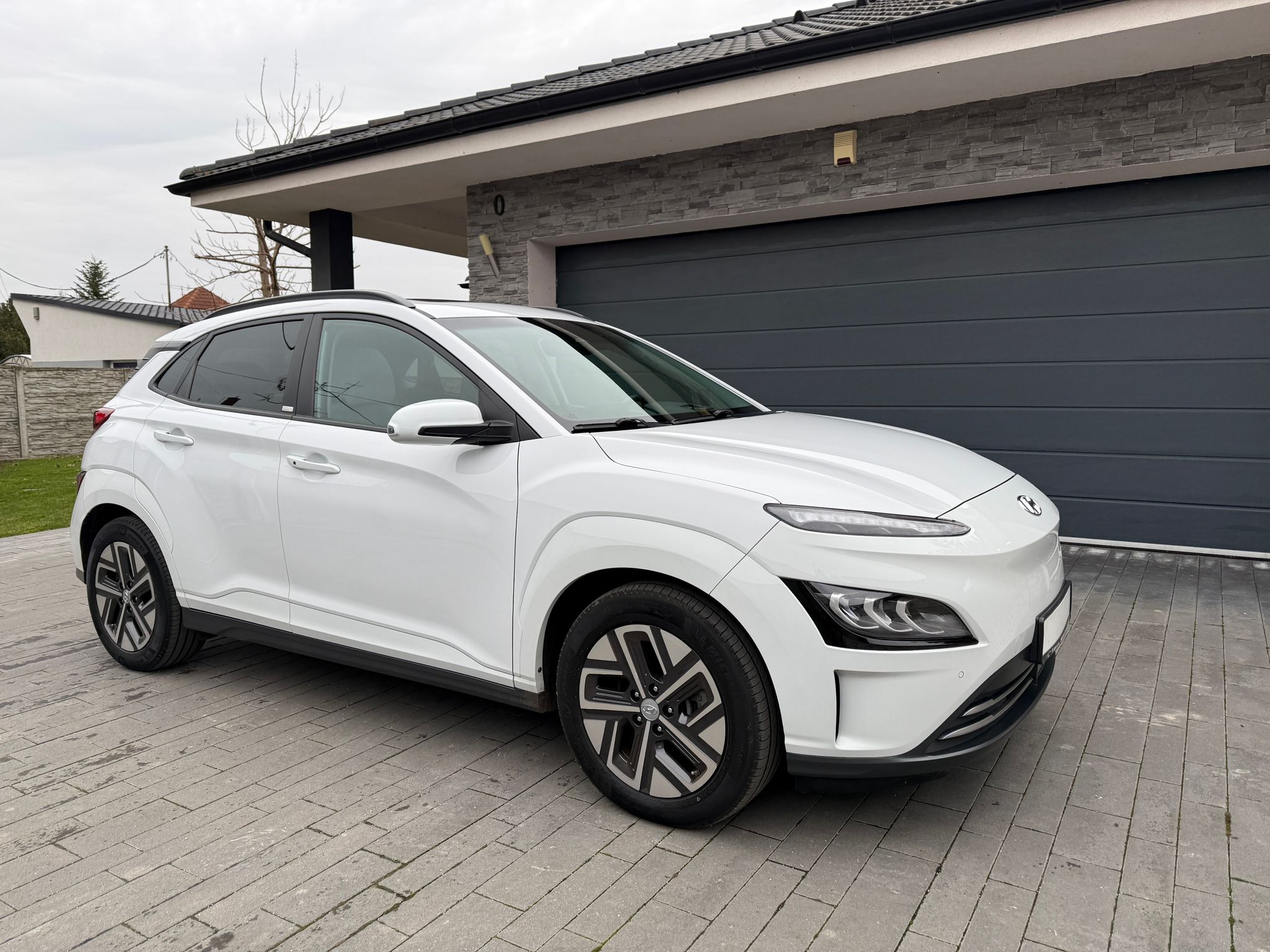 
								Hyundai Kona Electric 150 full									