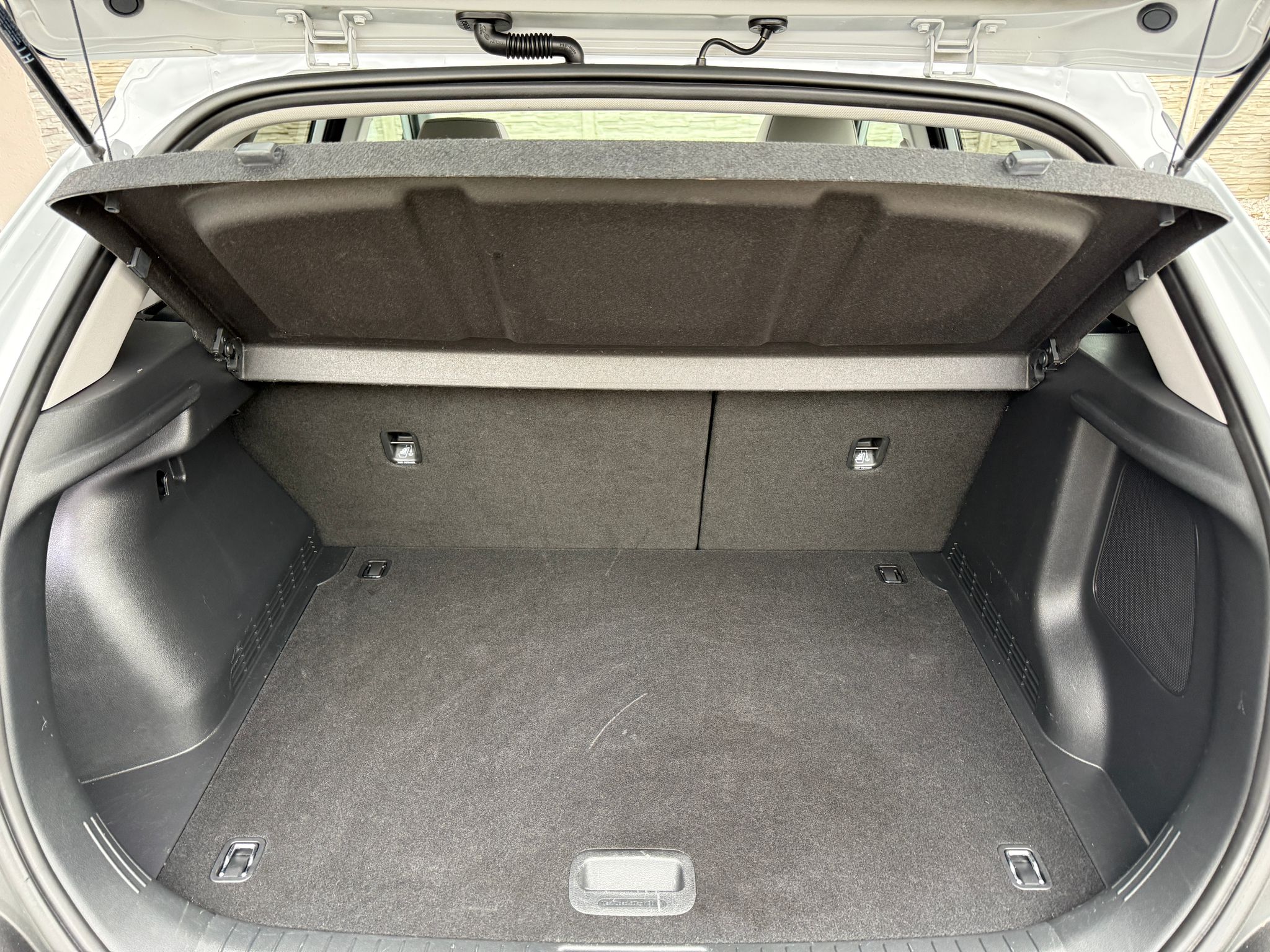 
								Hyundai Kona Electric 150 full									