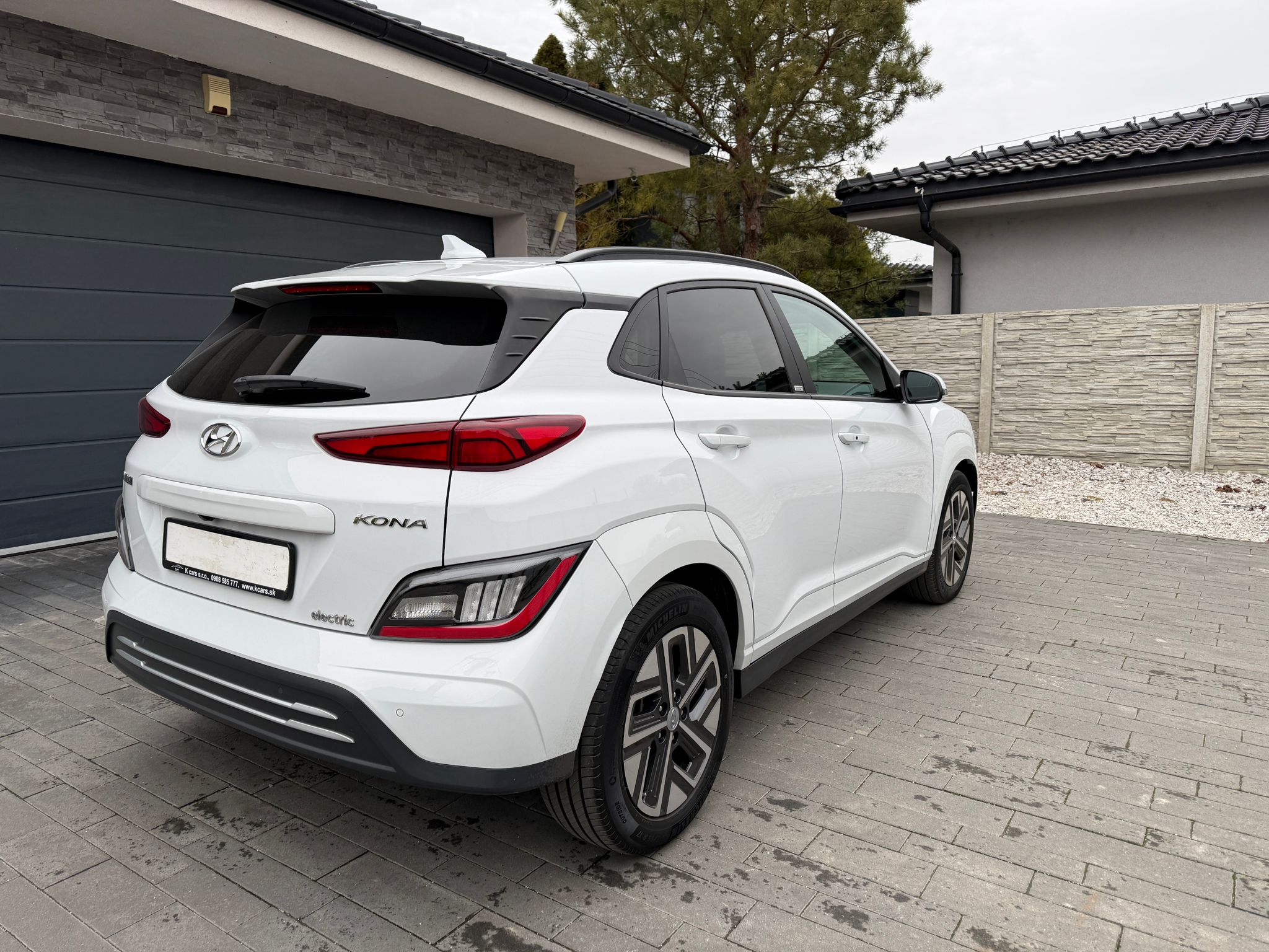 
								Hyundai Kona Electric 150 full									