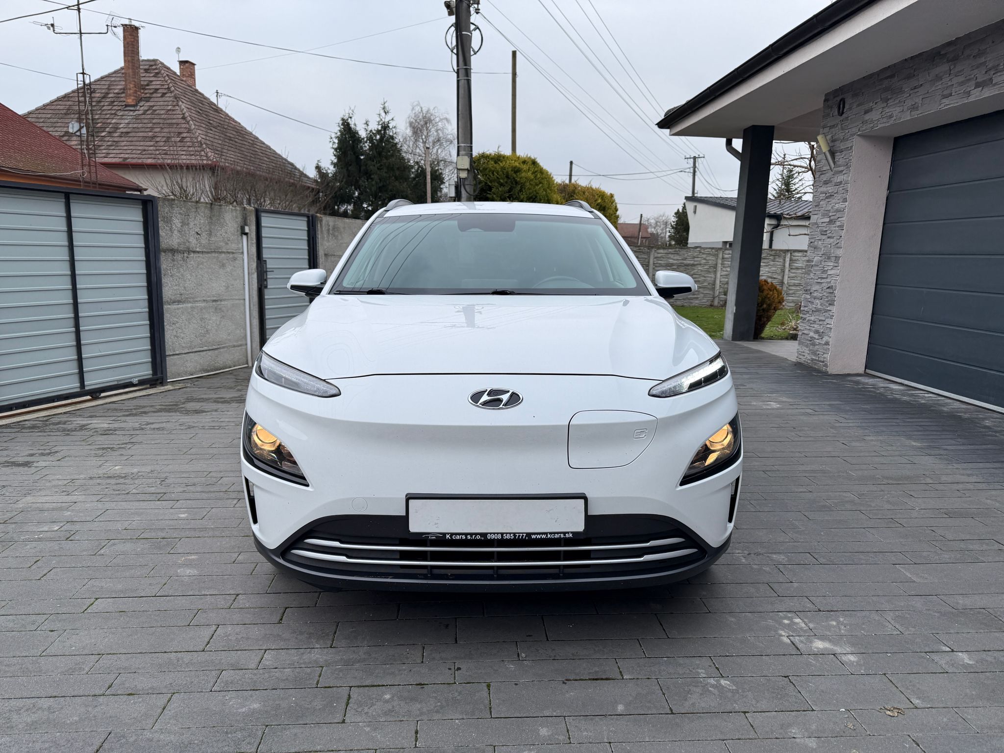 
								Hyundai Kona Electric 150 full									