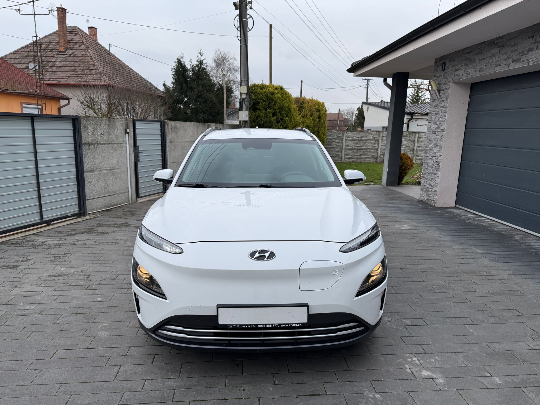 
								Hyundai Kona Electric 150 full									