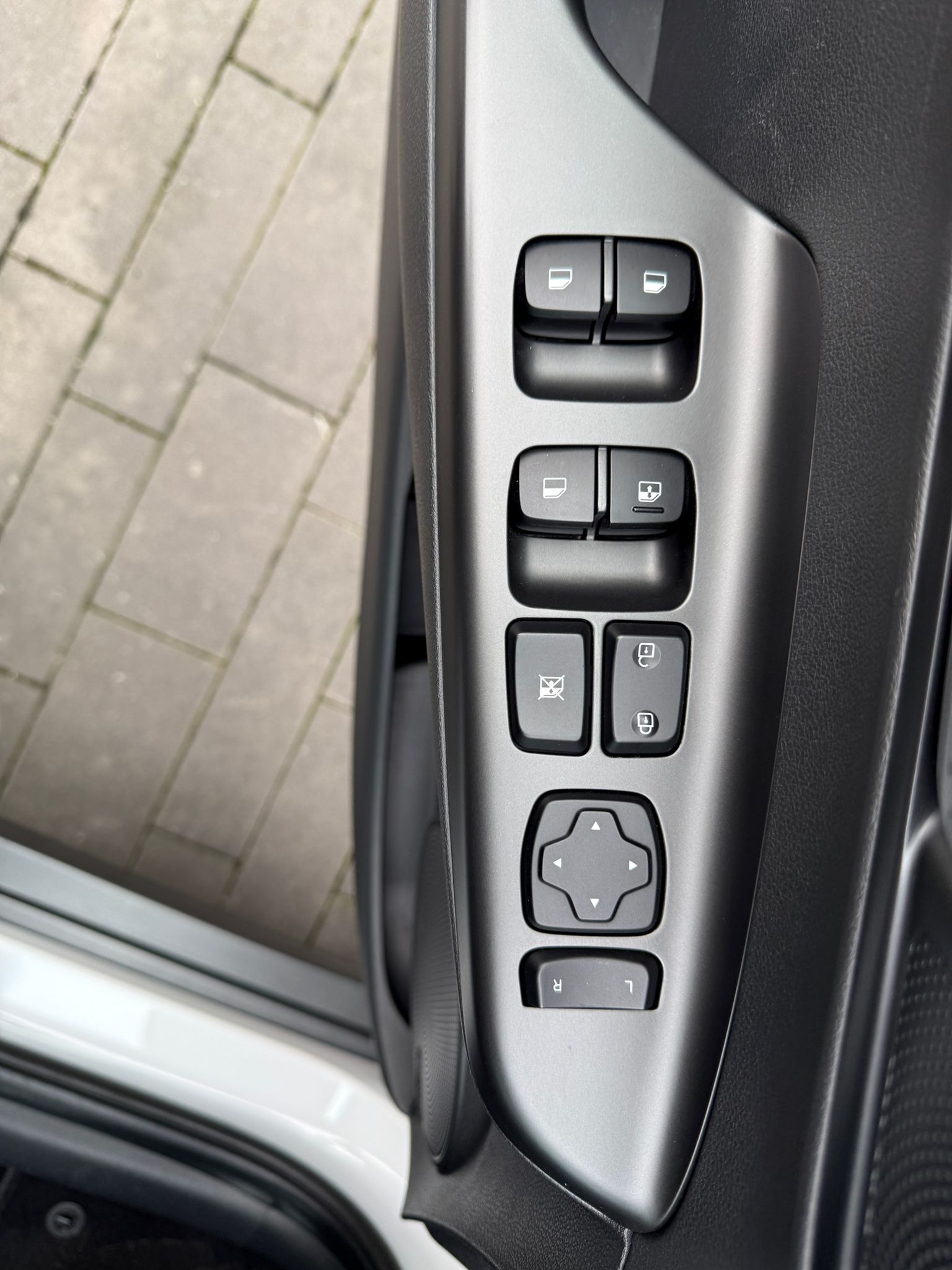 
								Hyundai Kona Electric 150 full									