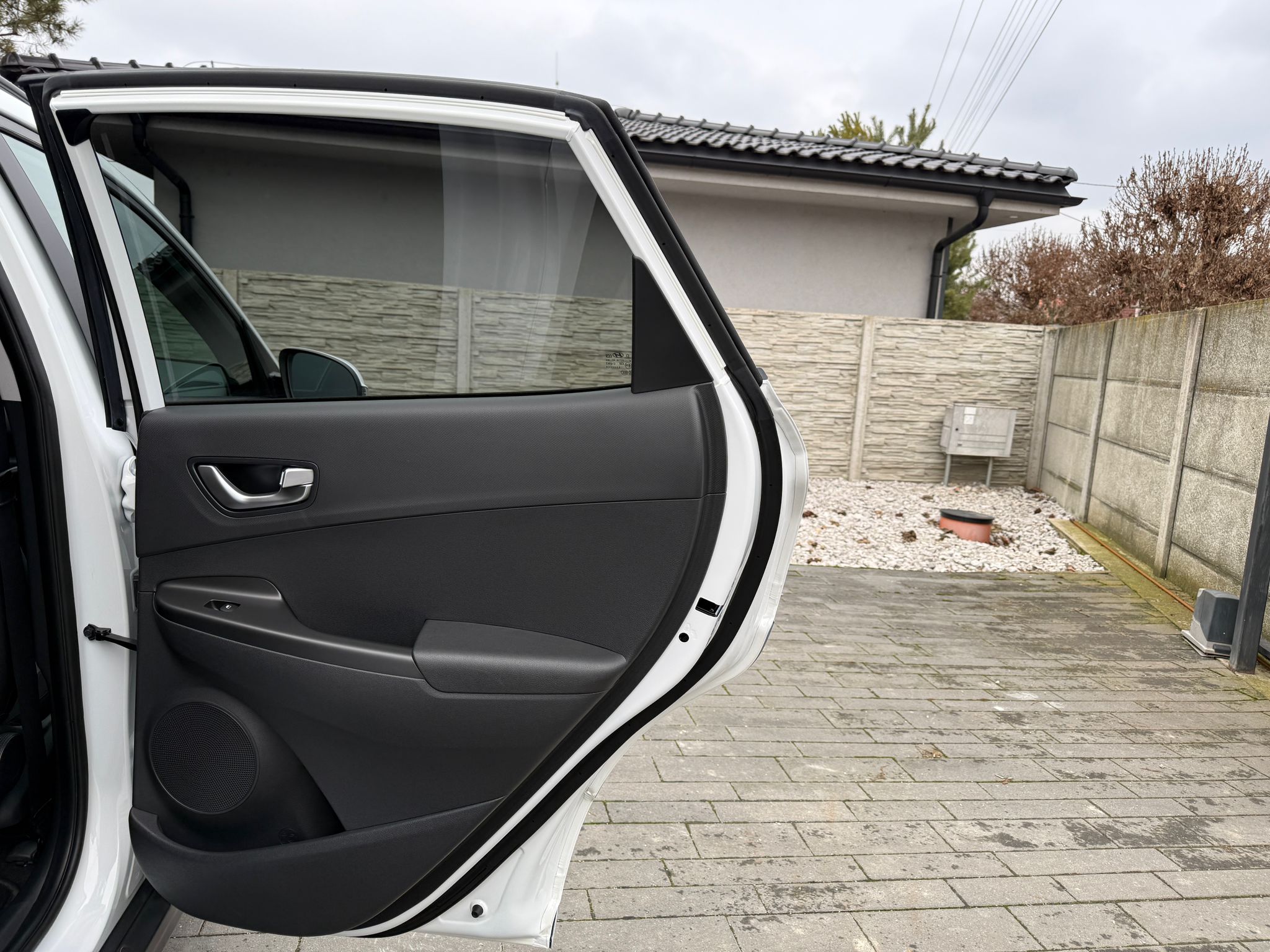 
								Hyundai Kona Electric 150 full									