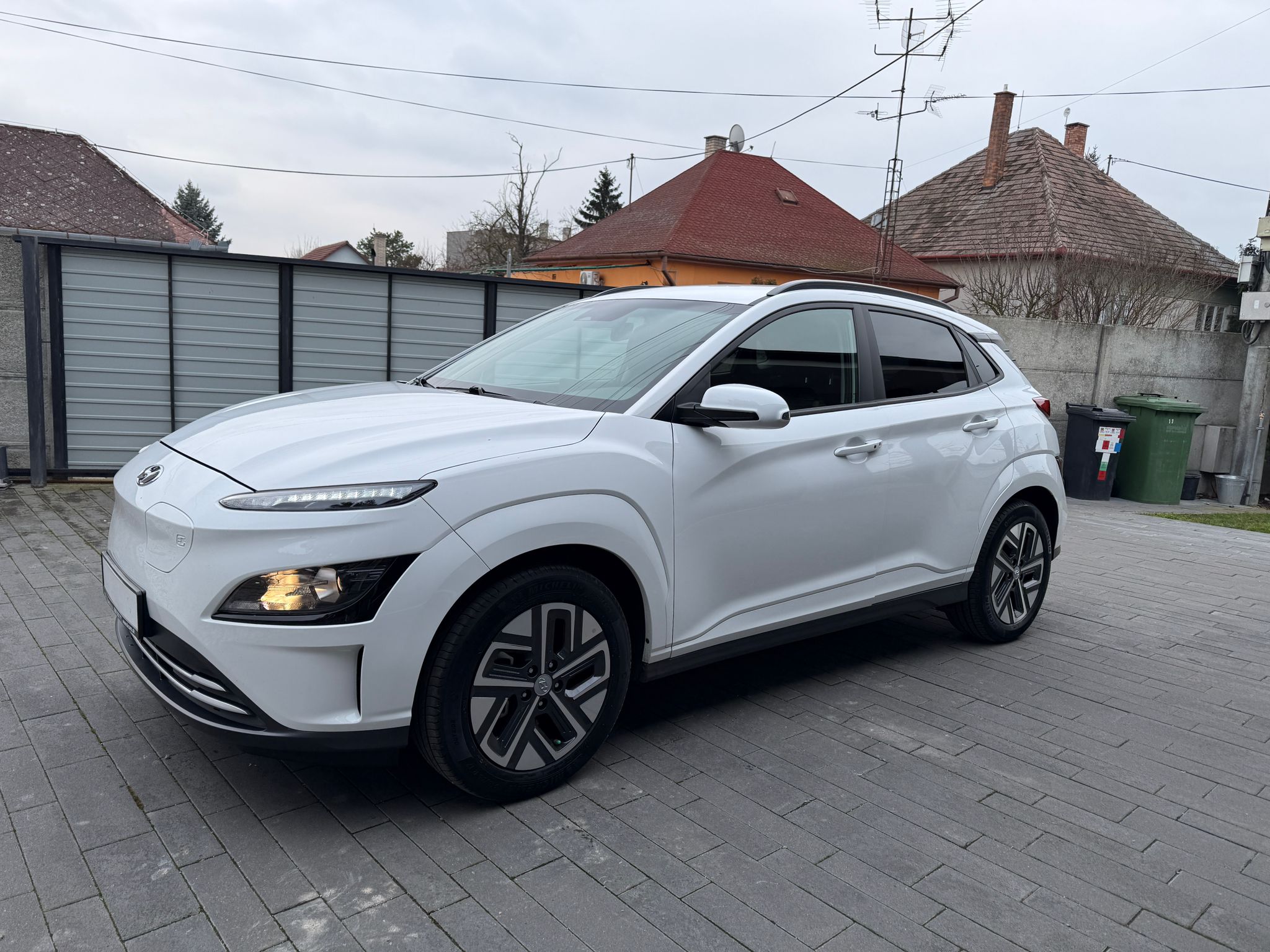 
								Hyundai Kona Electric 150 full									