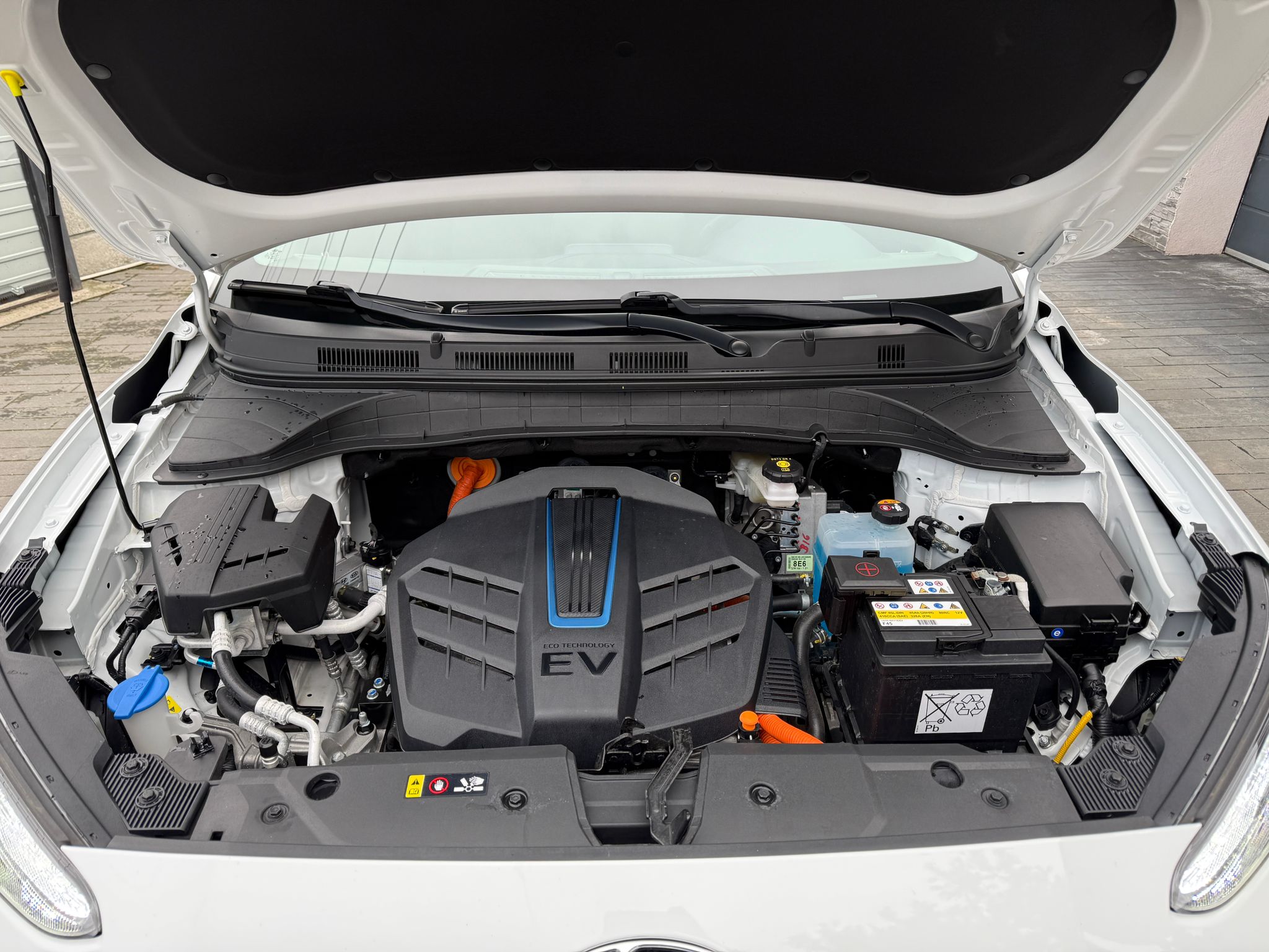 
								Hyundai Kona Electric 150 full									