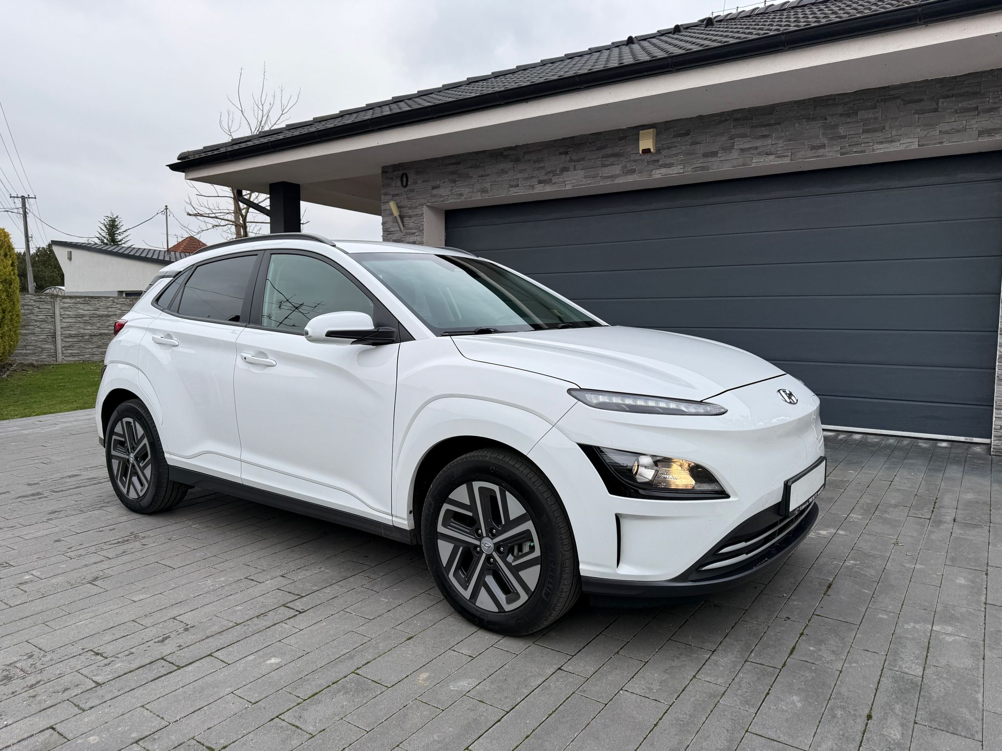 
								Hyundai Kona Electric 150 full									