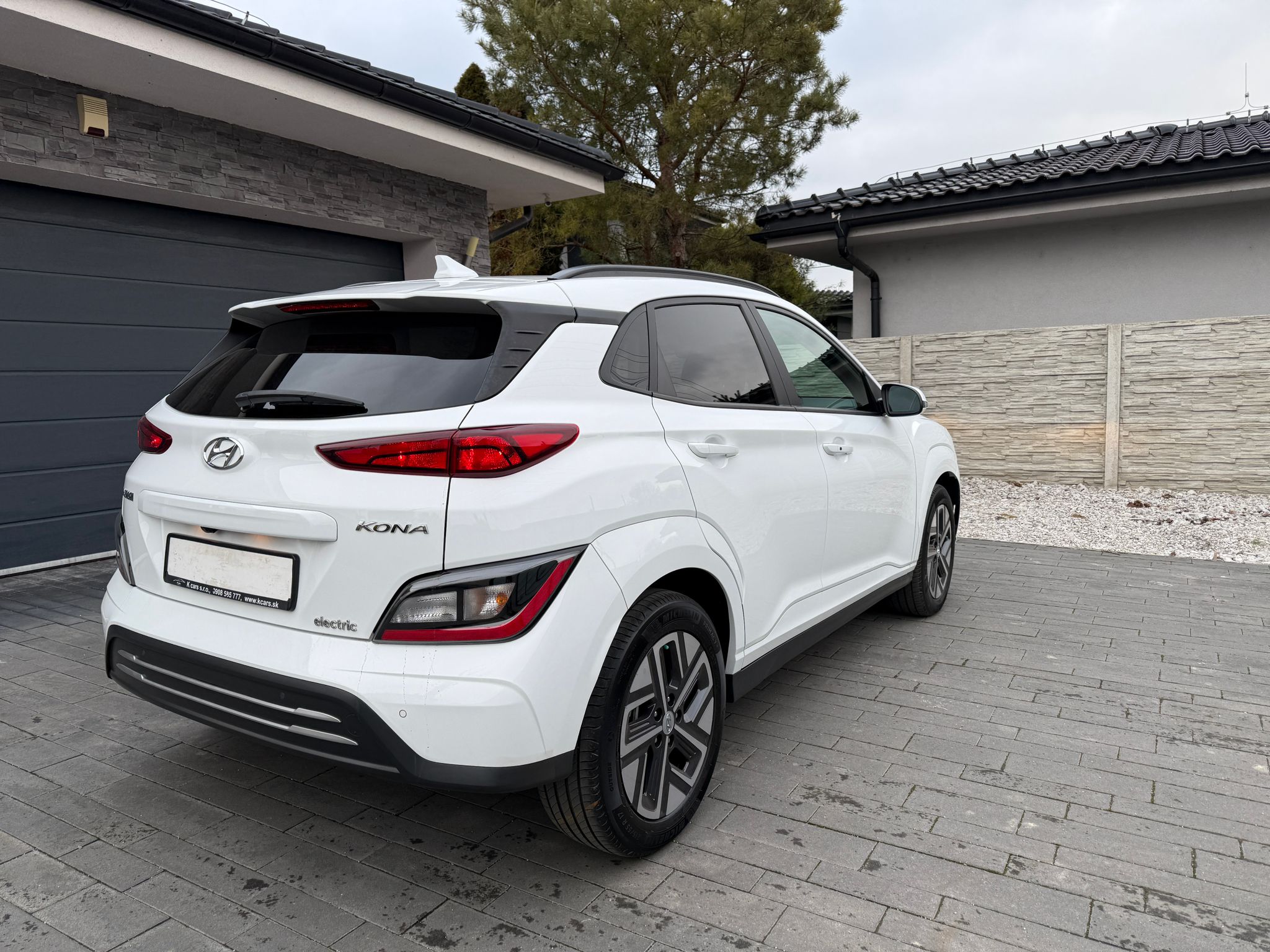 
								Hyundai Kona Electric 150 full									