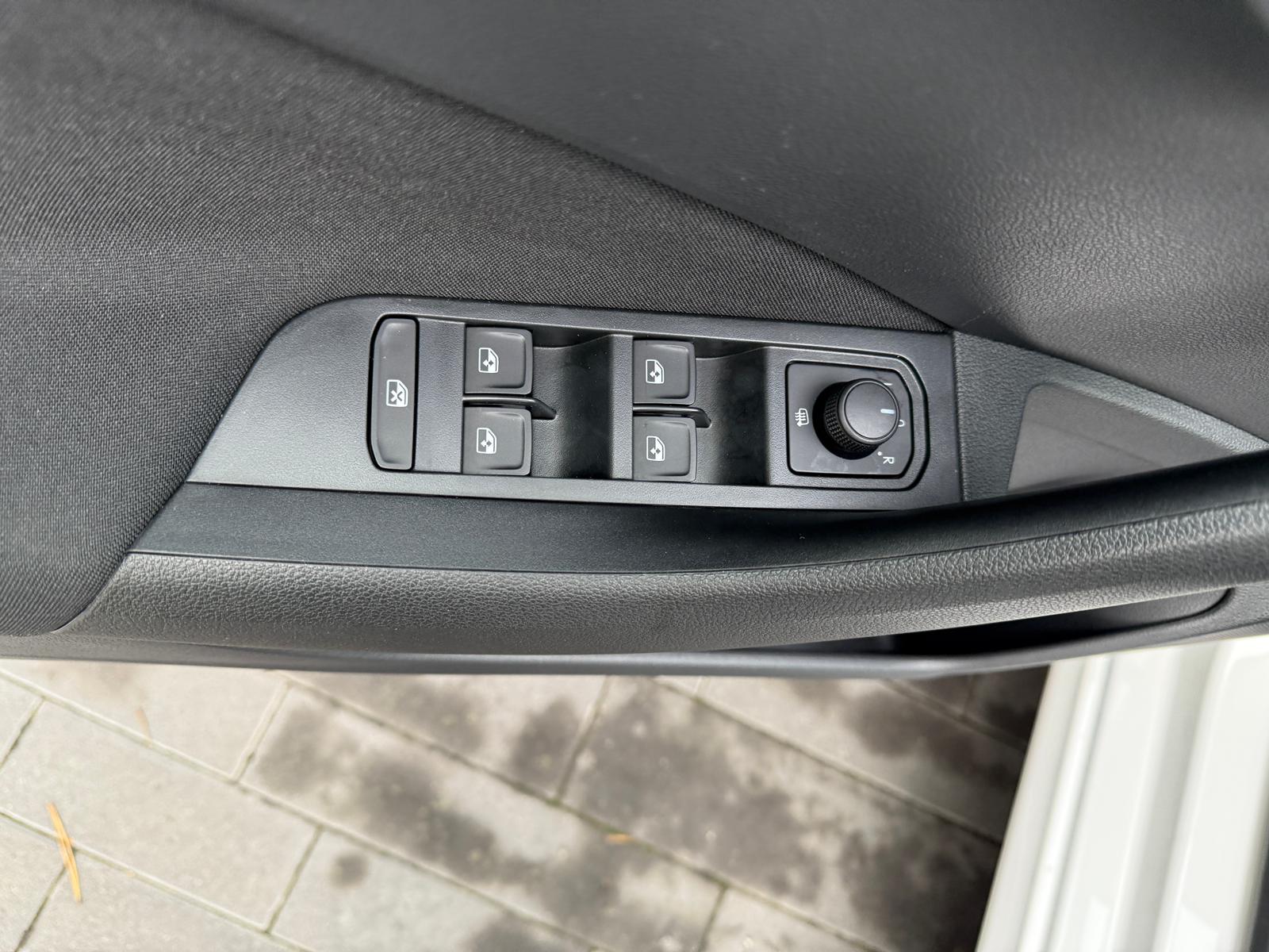 
								Škoda Kamiq 1.0 TSI Active full									