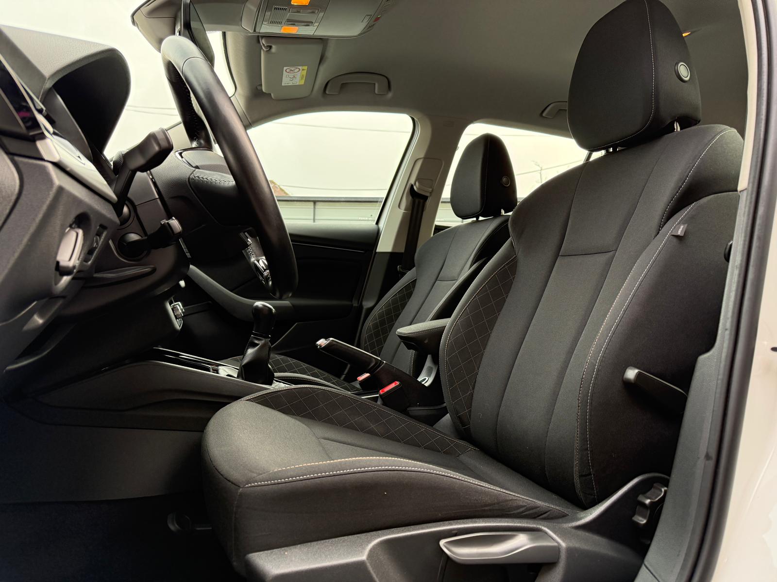 
								Škoda Kamiq 1.0 TSI Active full									