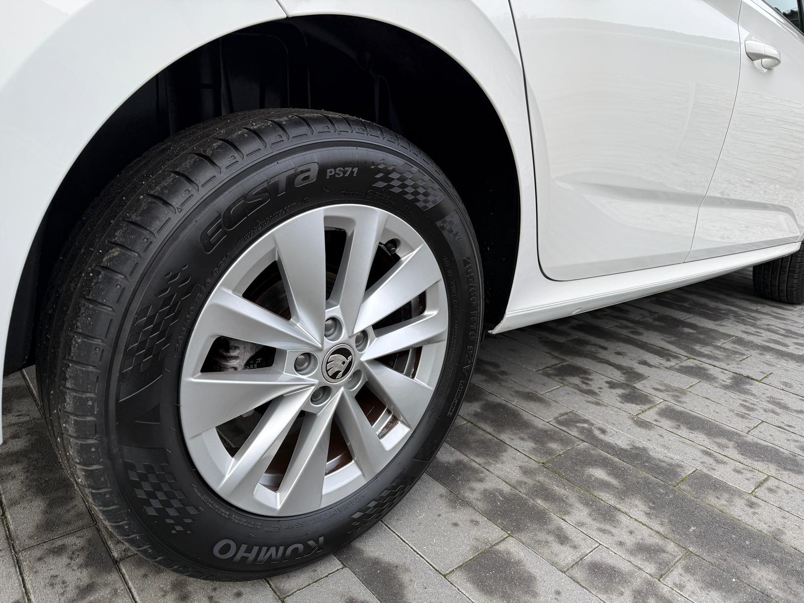 
								Škoda Kamiq 1.0 TSI Active full									